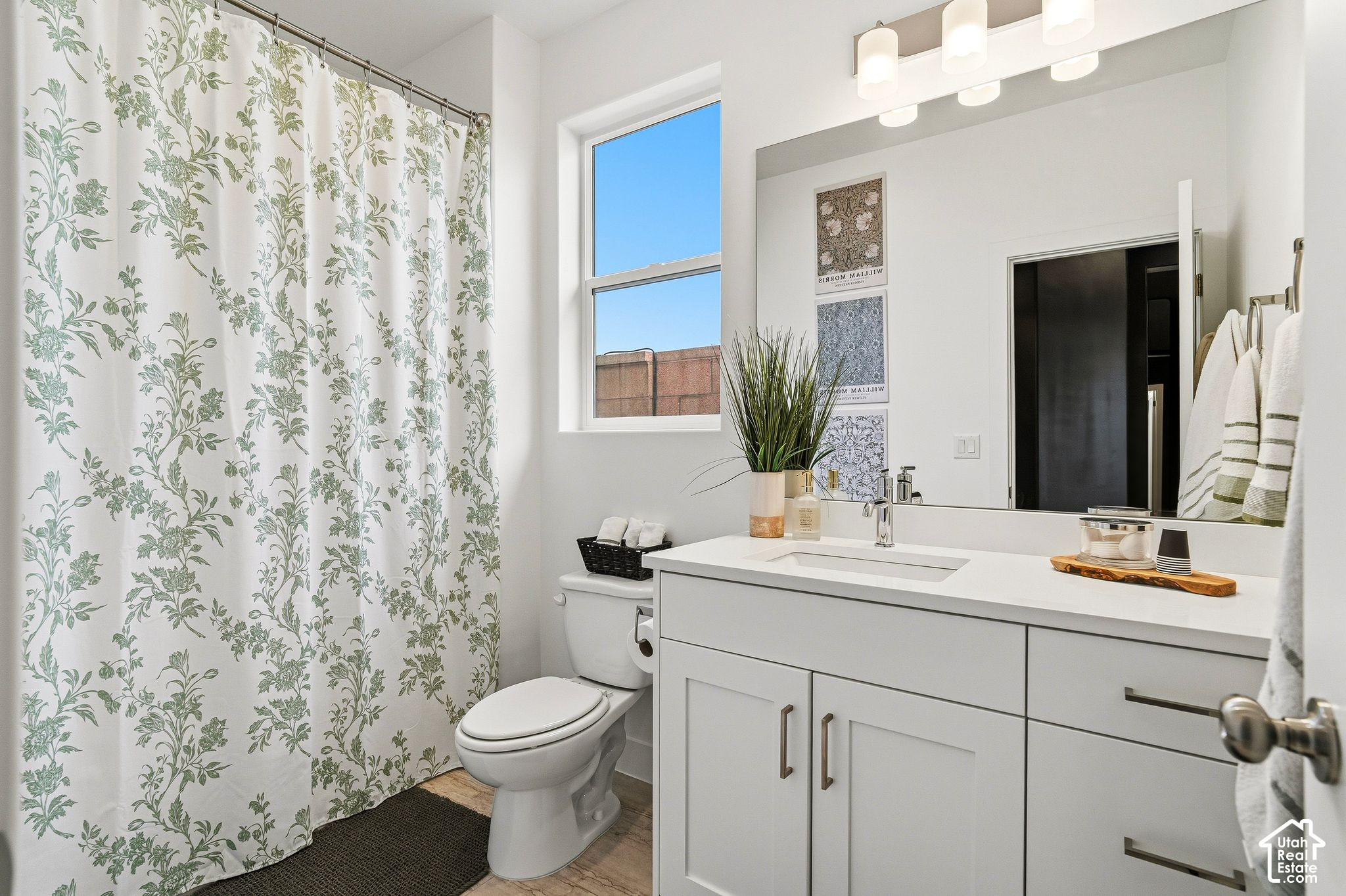 property viewer photo 25