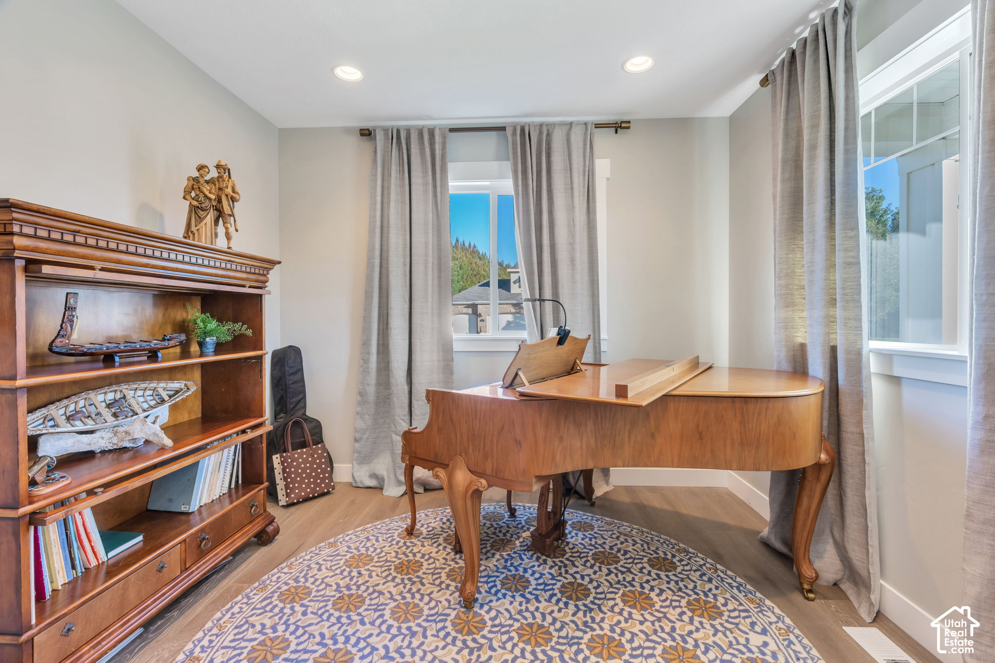 main property photo 19
