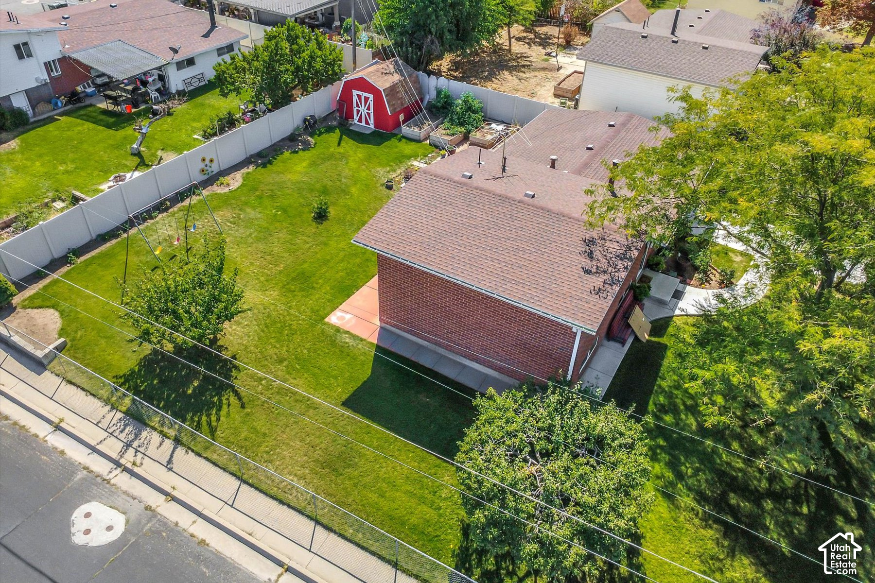 main property photo 32