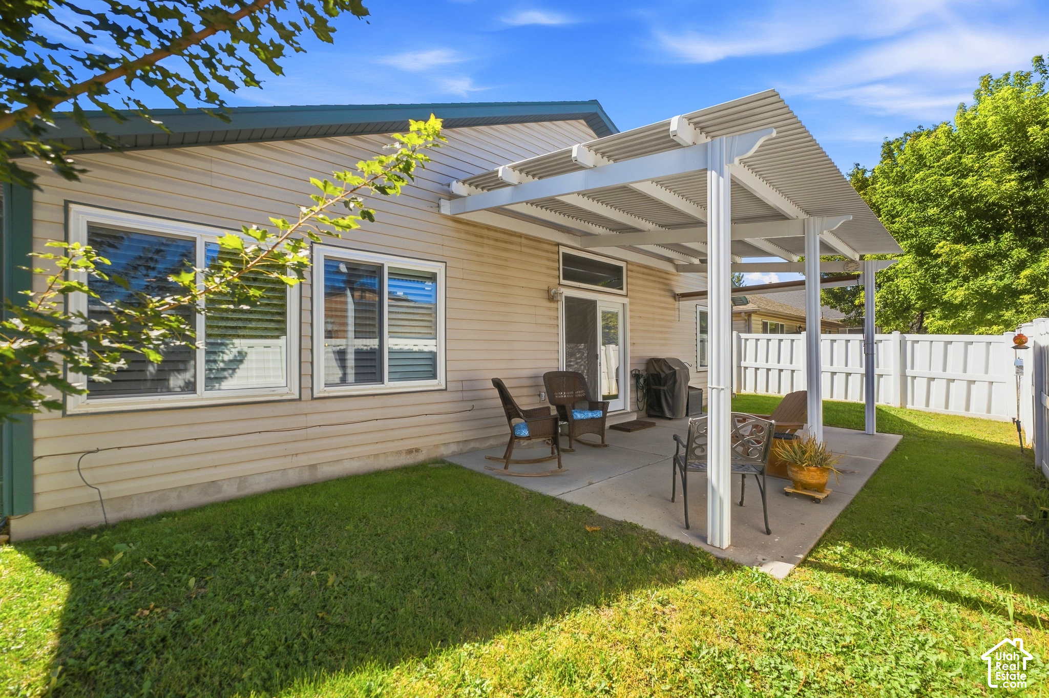 main property photo 19