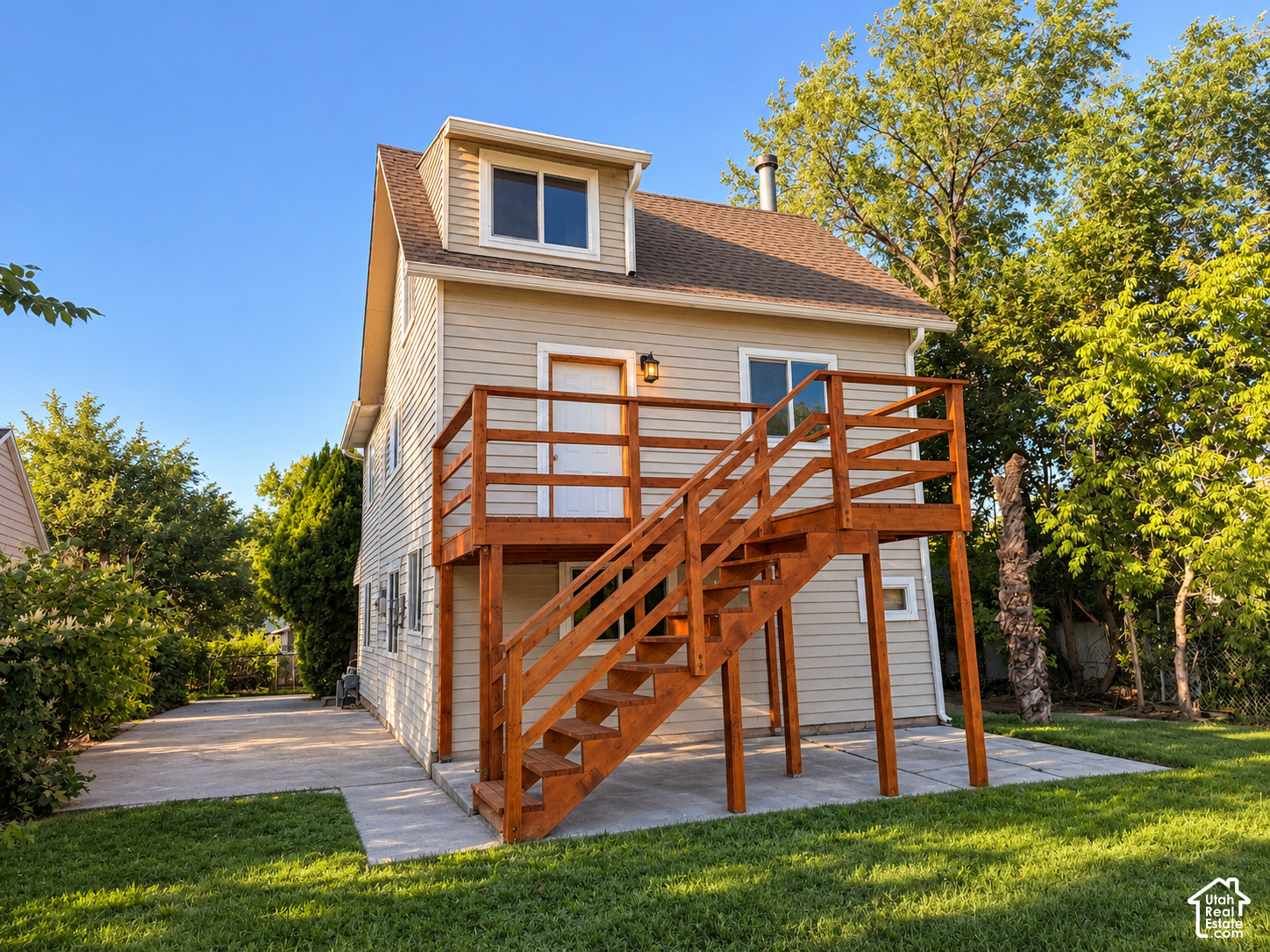 main property photo 19