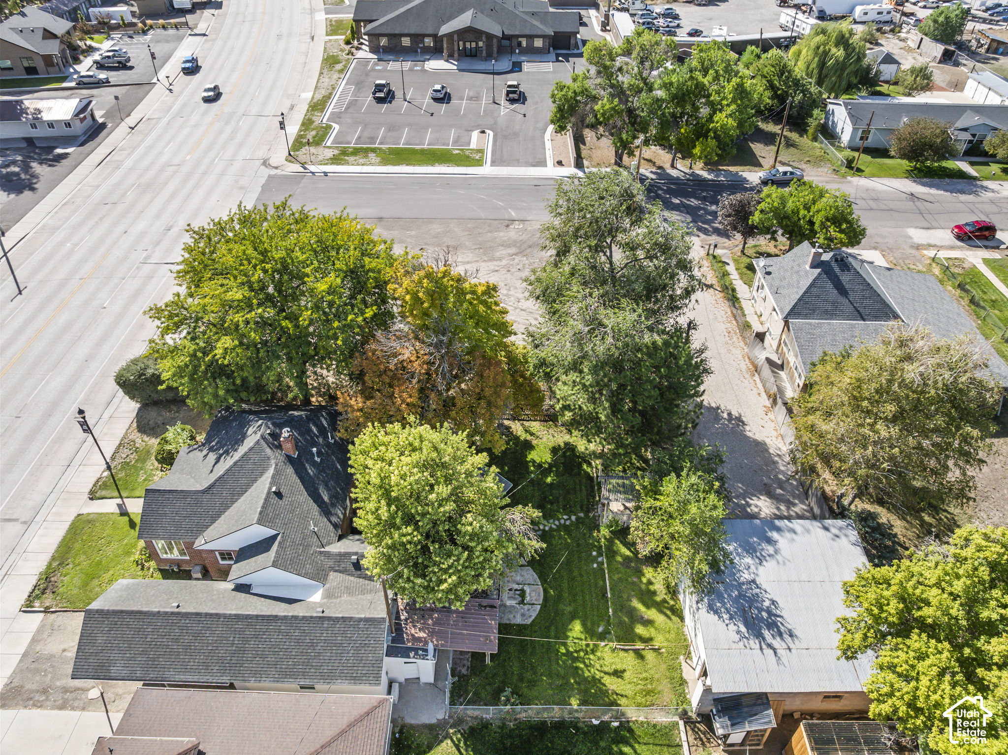 main property photo 38