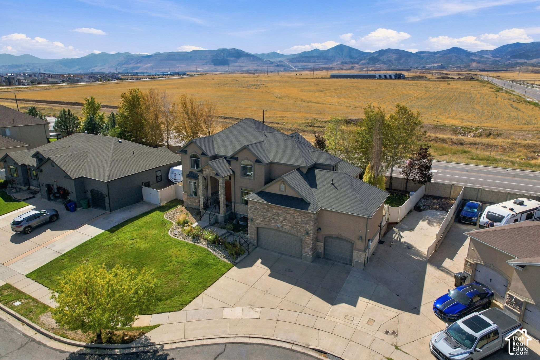main property photo 3
