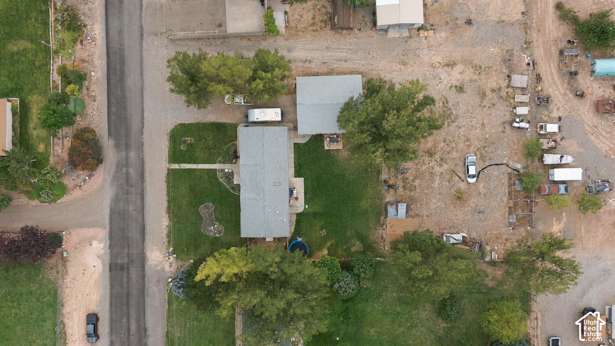 main property photo 28