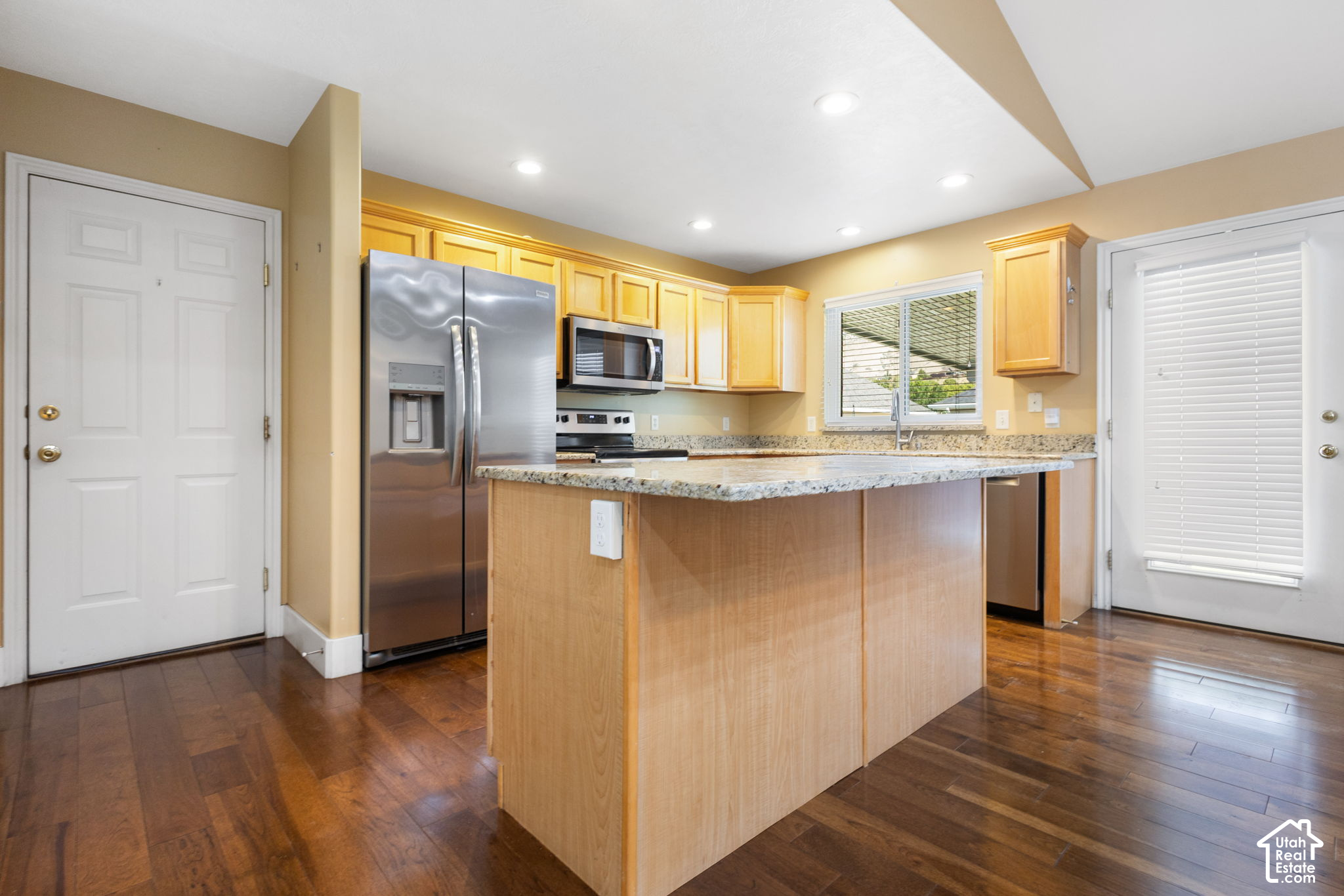 main property photo 6