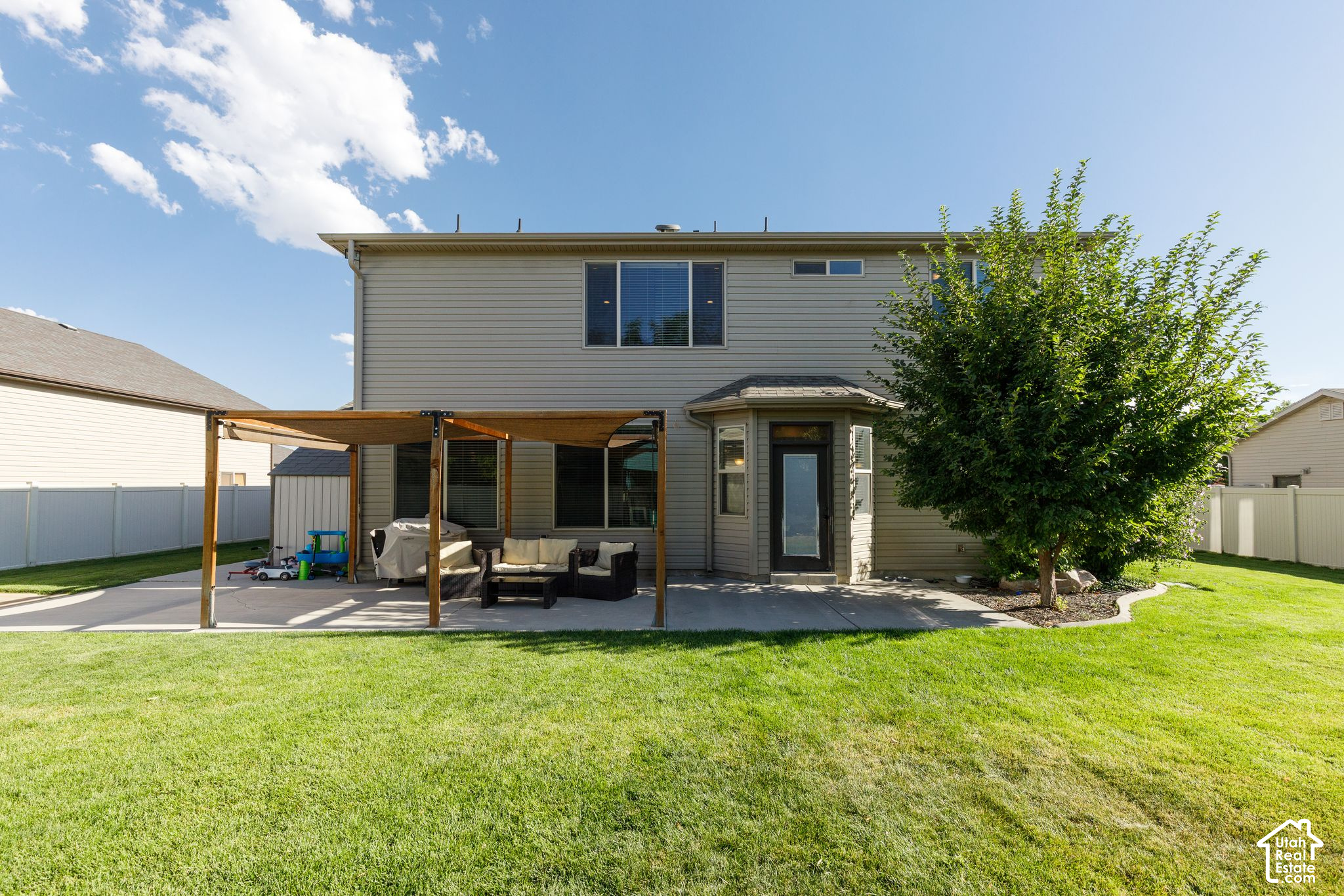 main property photo 17