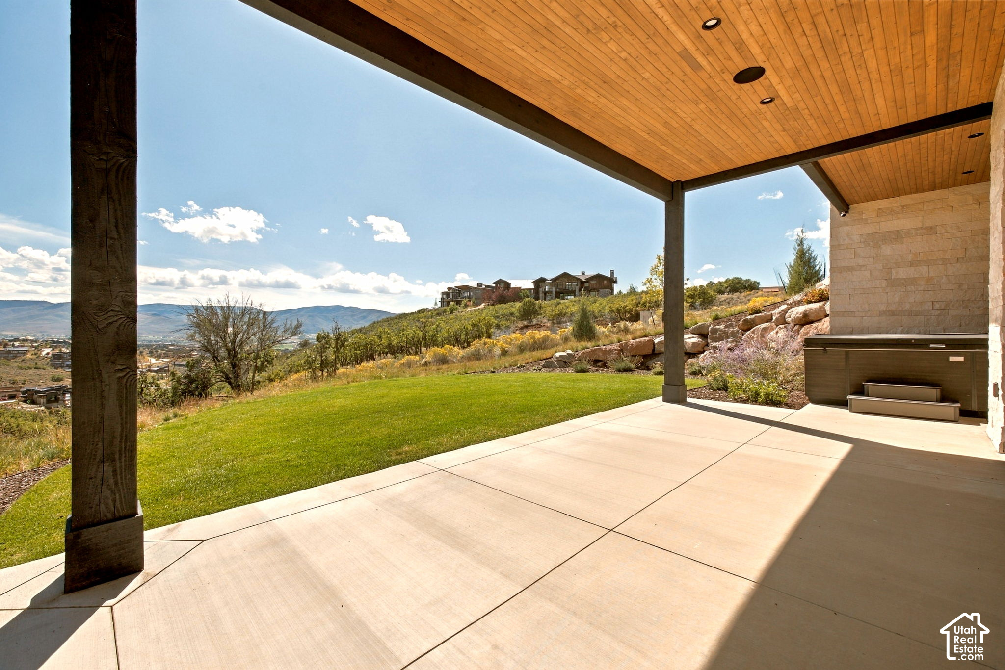 main property photo 30