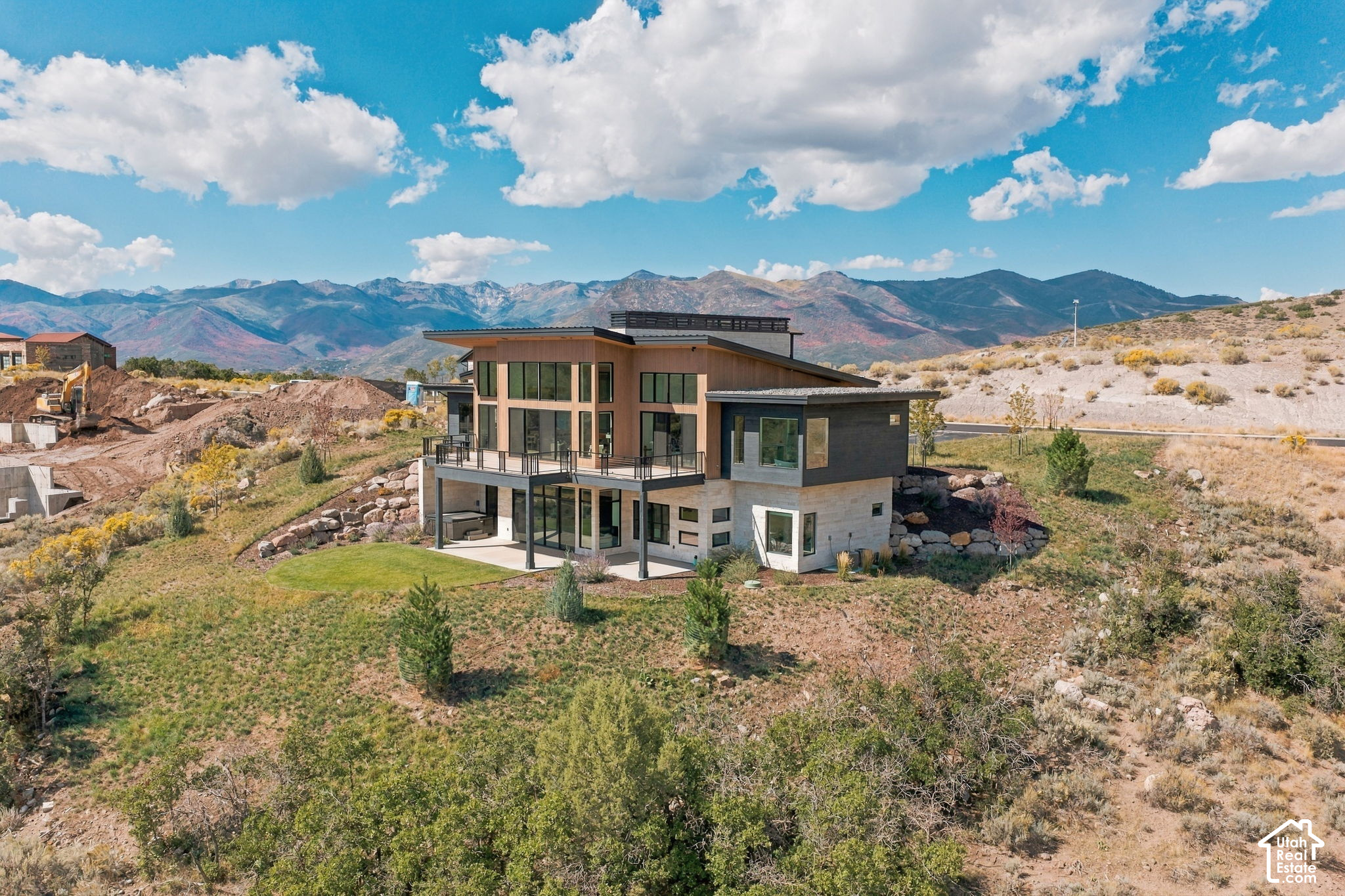 main property photo 5