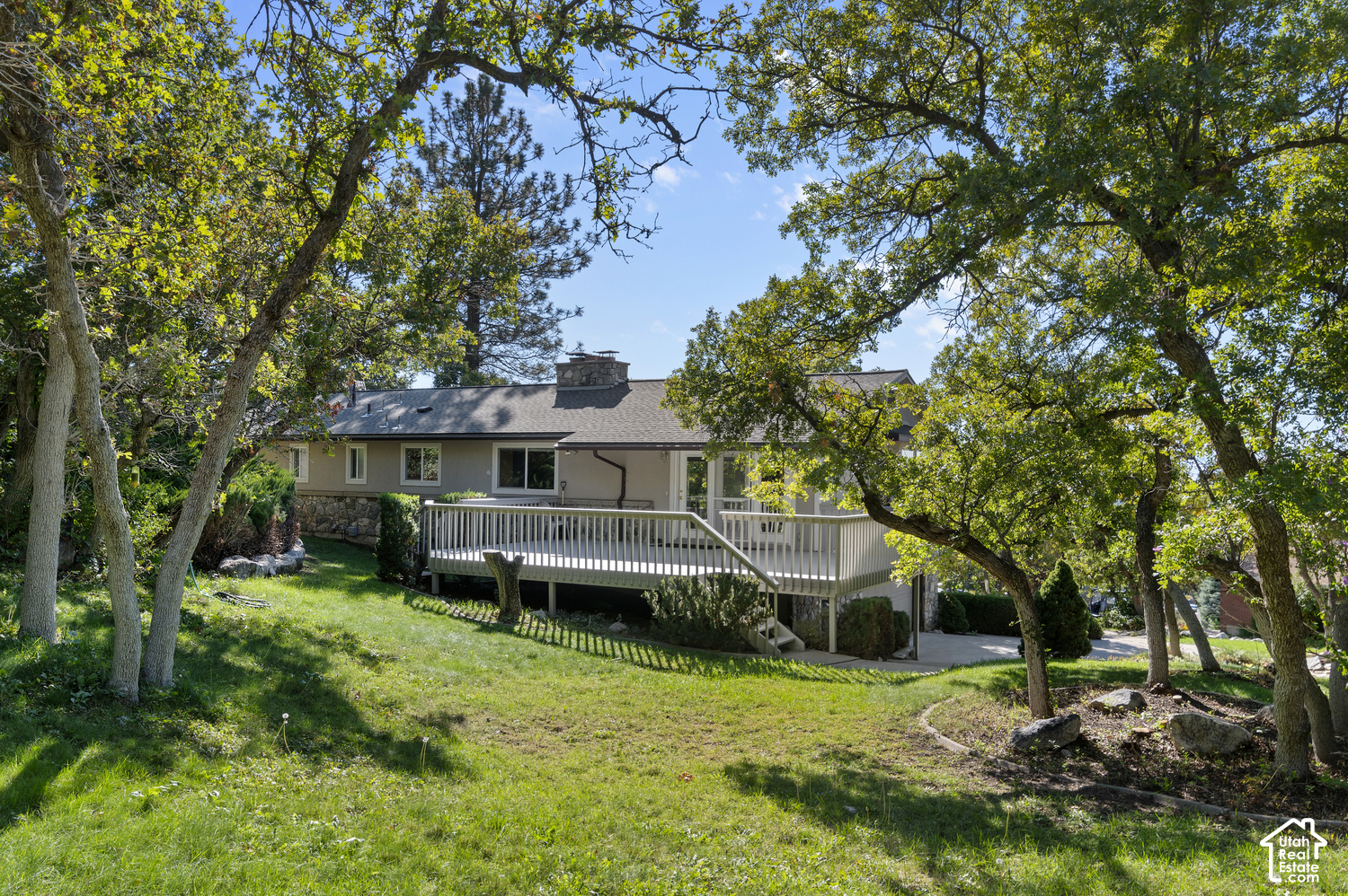 main property photo 40