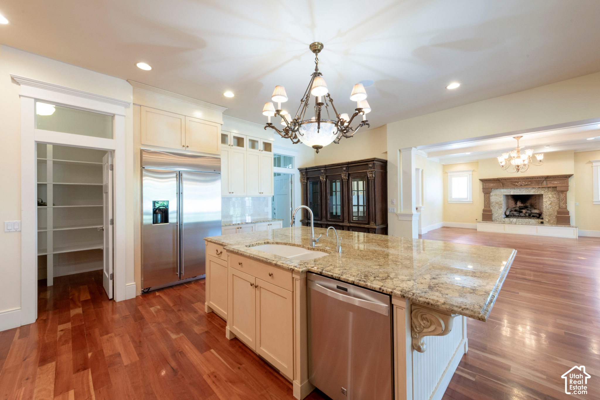 main property photo 6