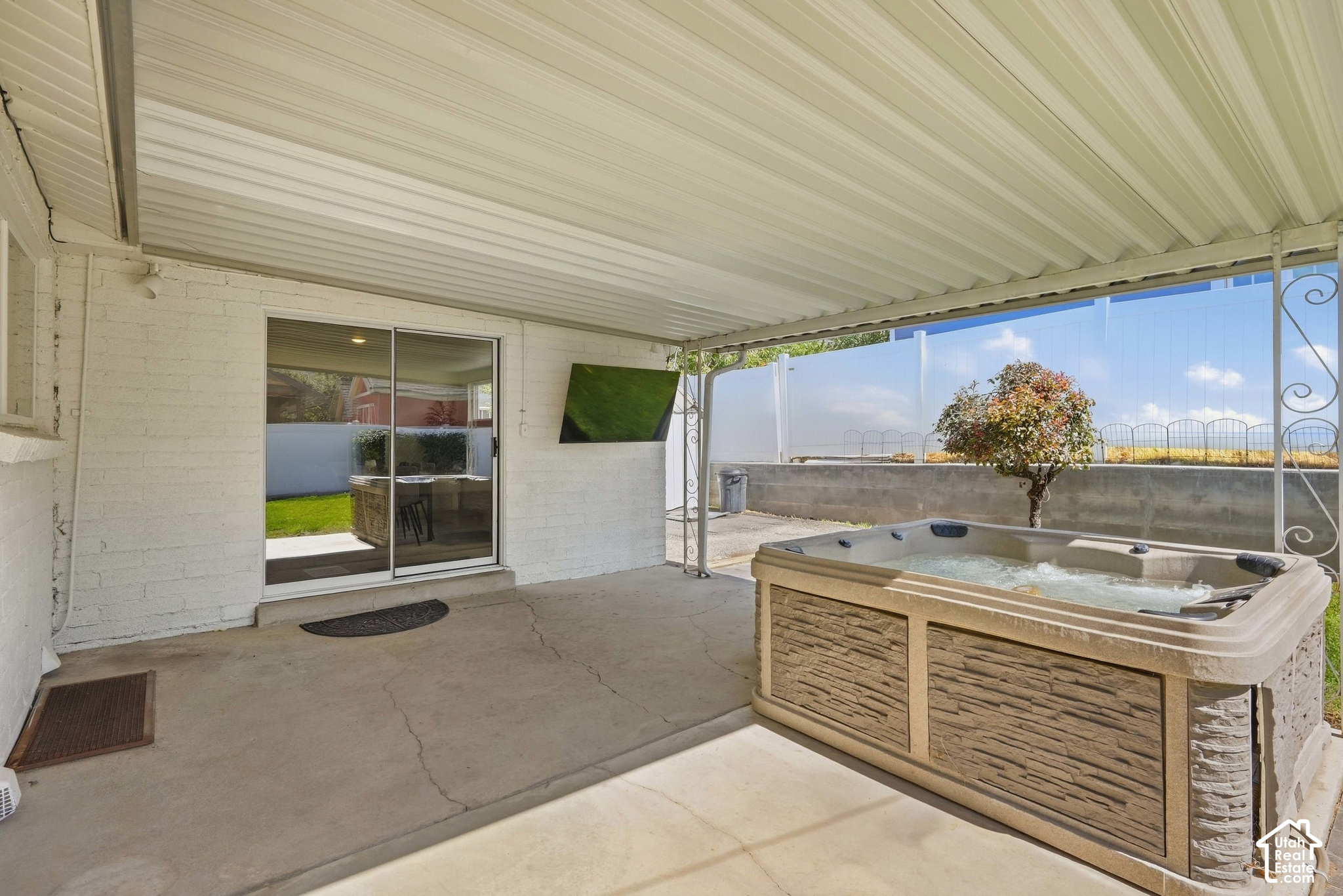 main property photo 36