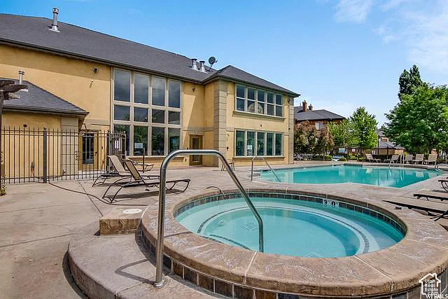 main property photo 13
