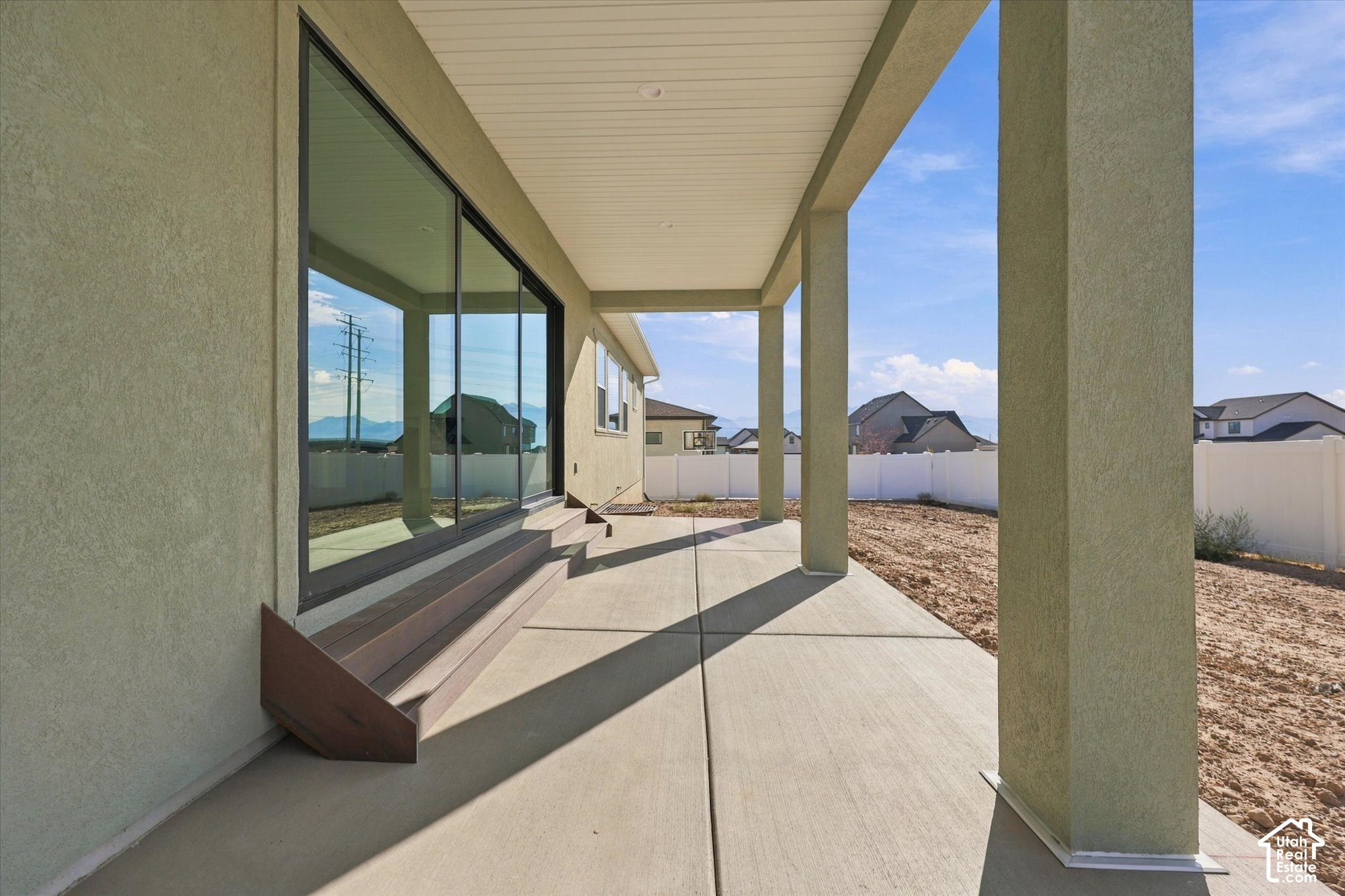 main property photo 28