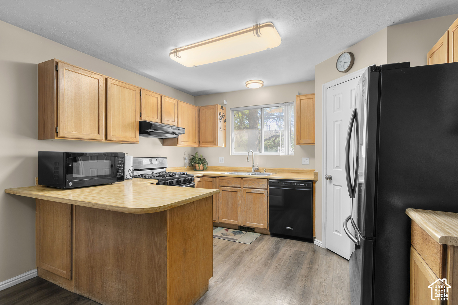 main property photo 11
