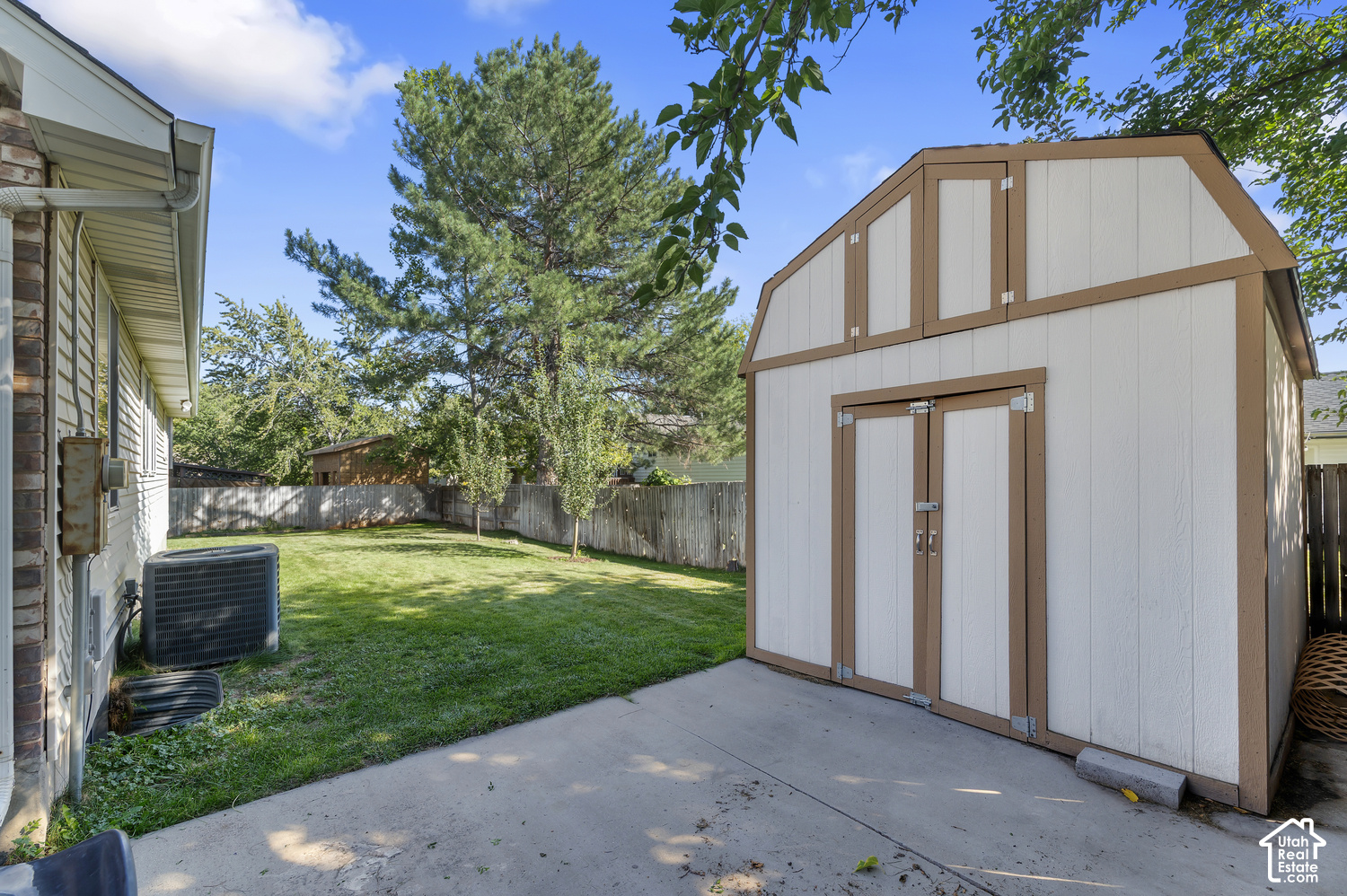 main property photo 28