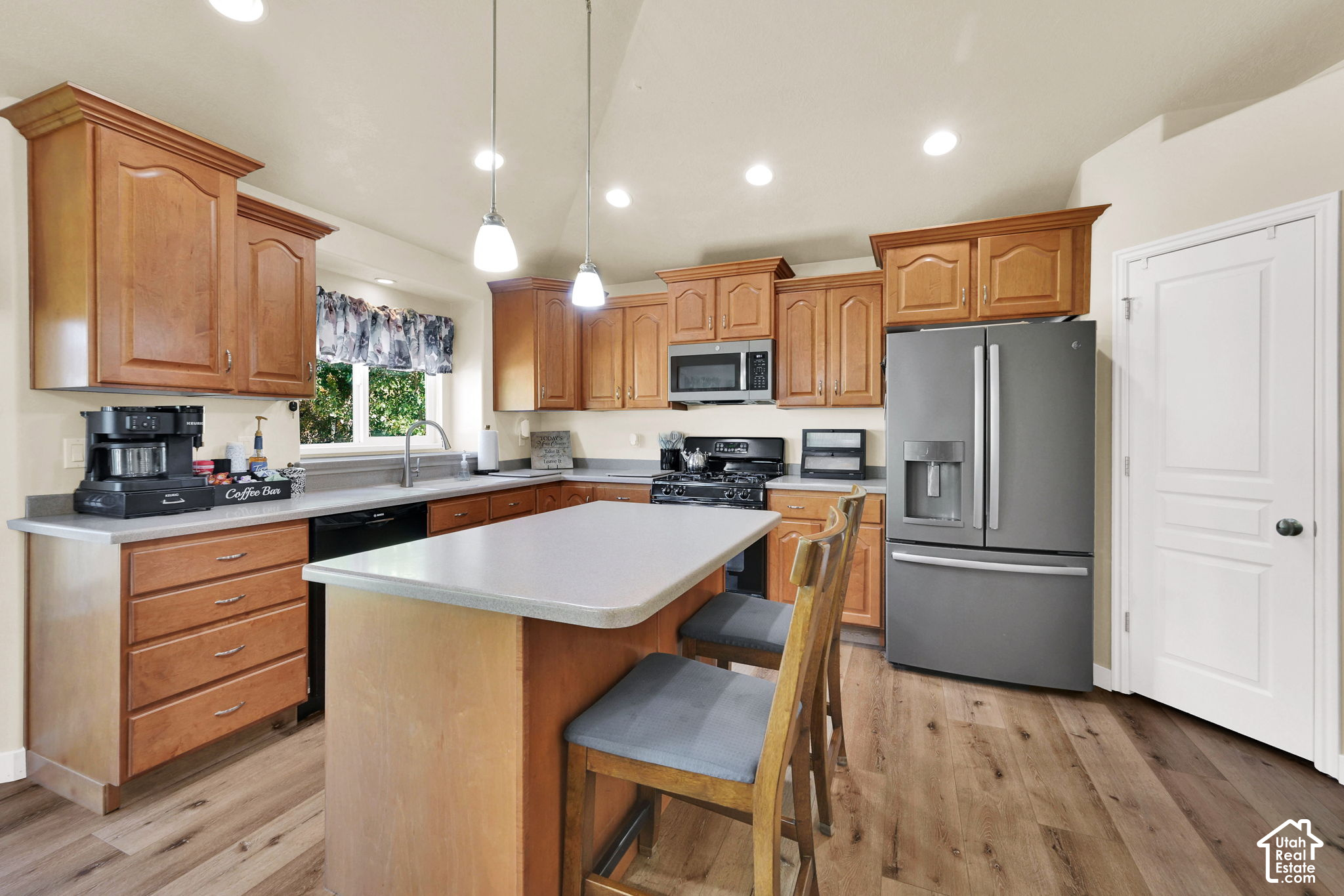 main property photo 7