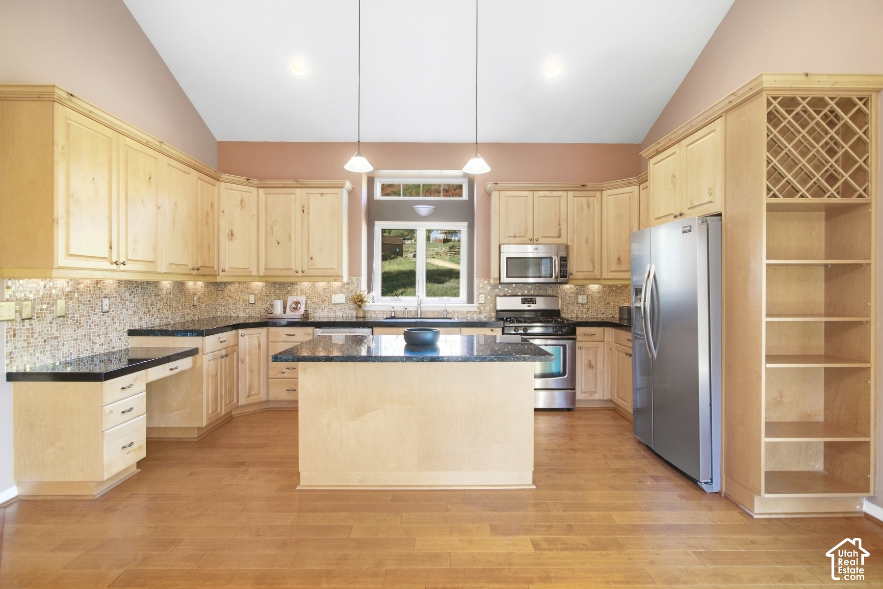 main property photo 9