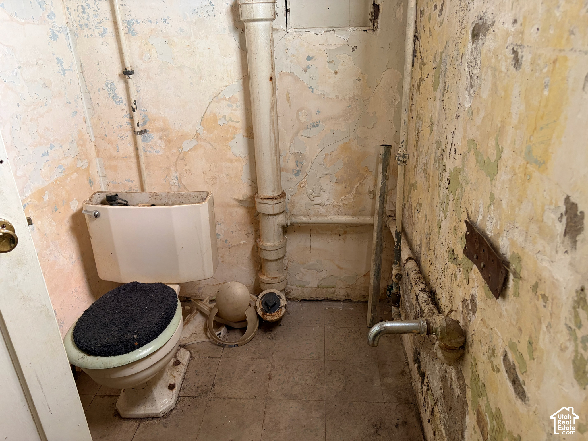 main property photo 16