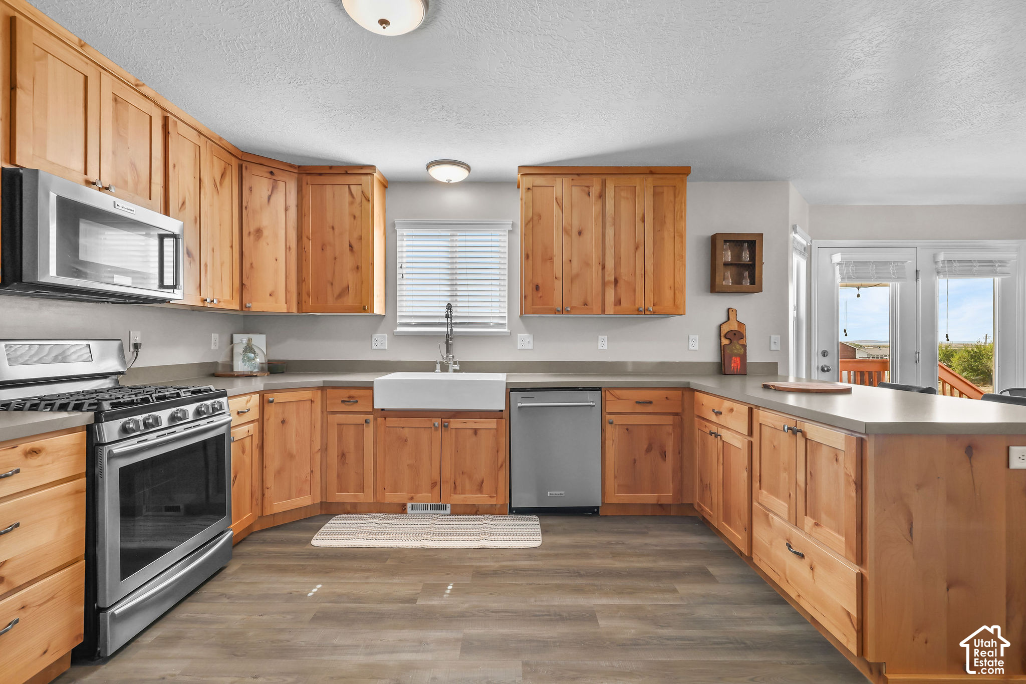 main property photo 12