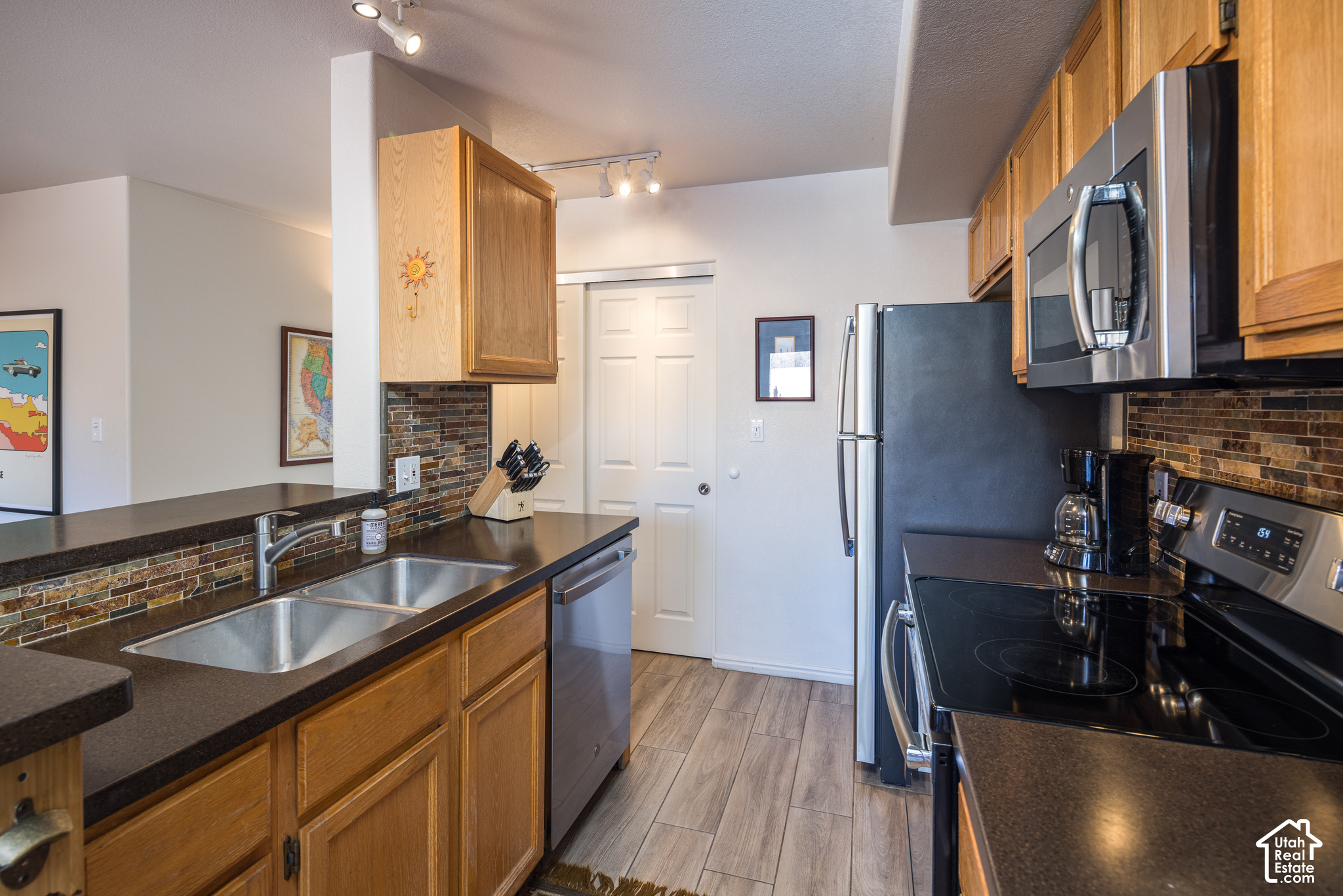 main property photo 15