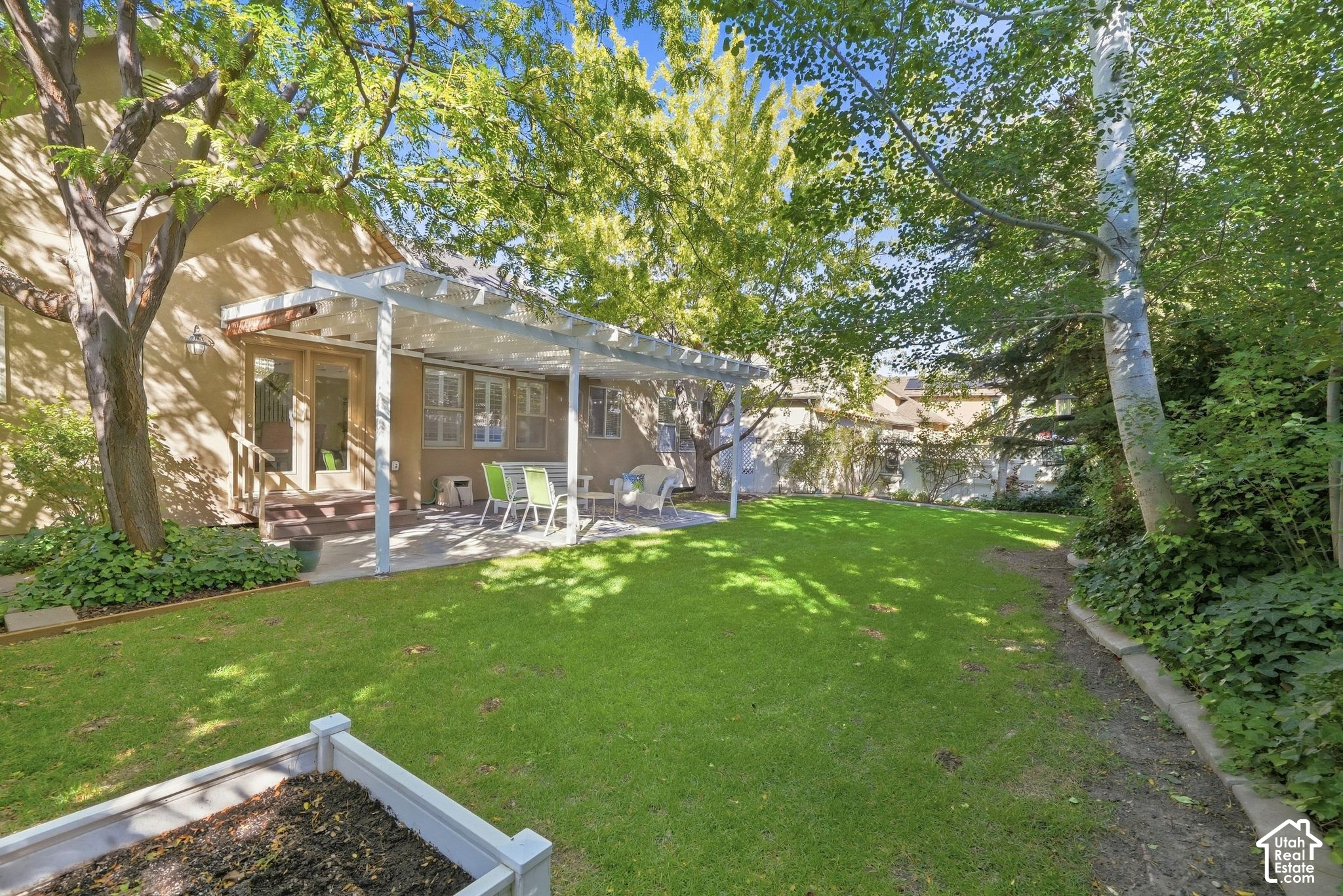 main property photo 40