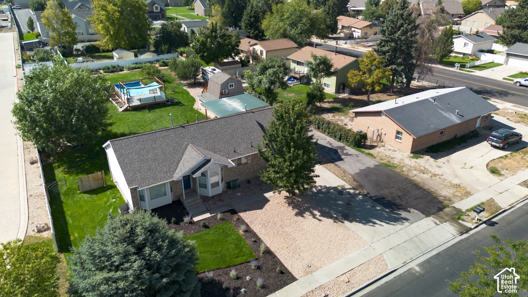 main property photo 40