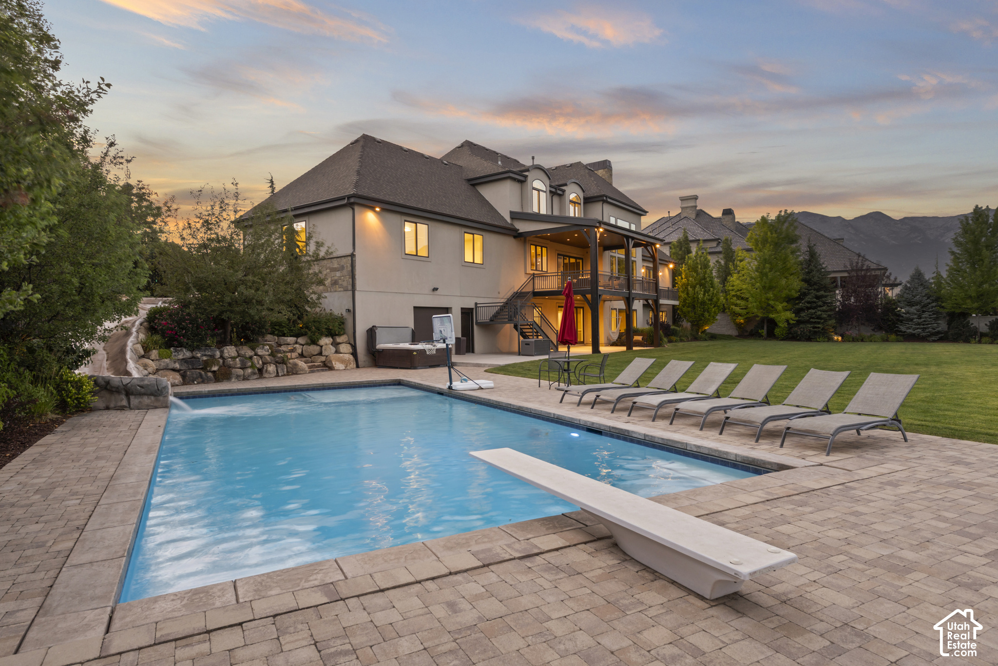 main property photo 10