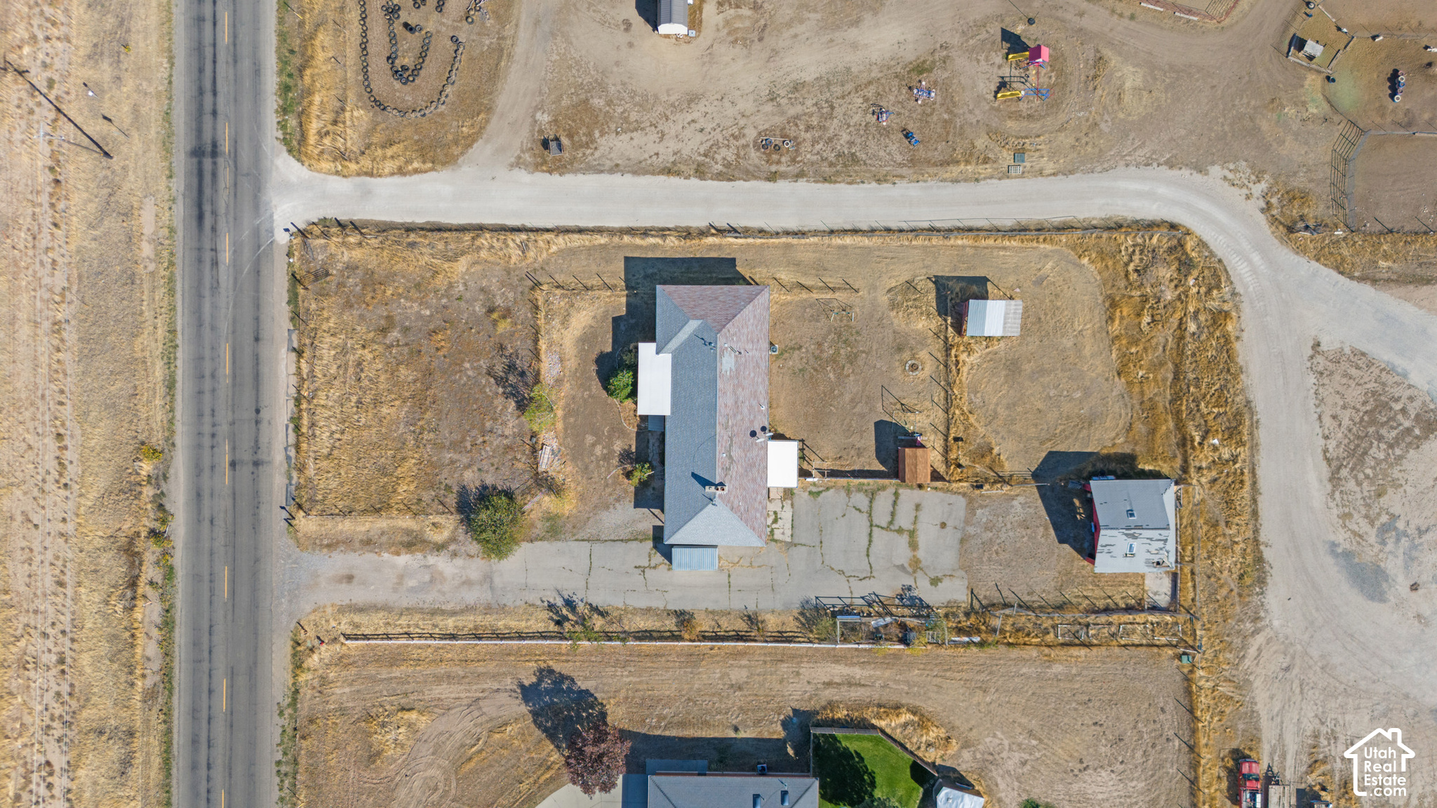 main property photo 28