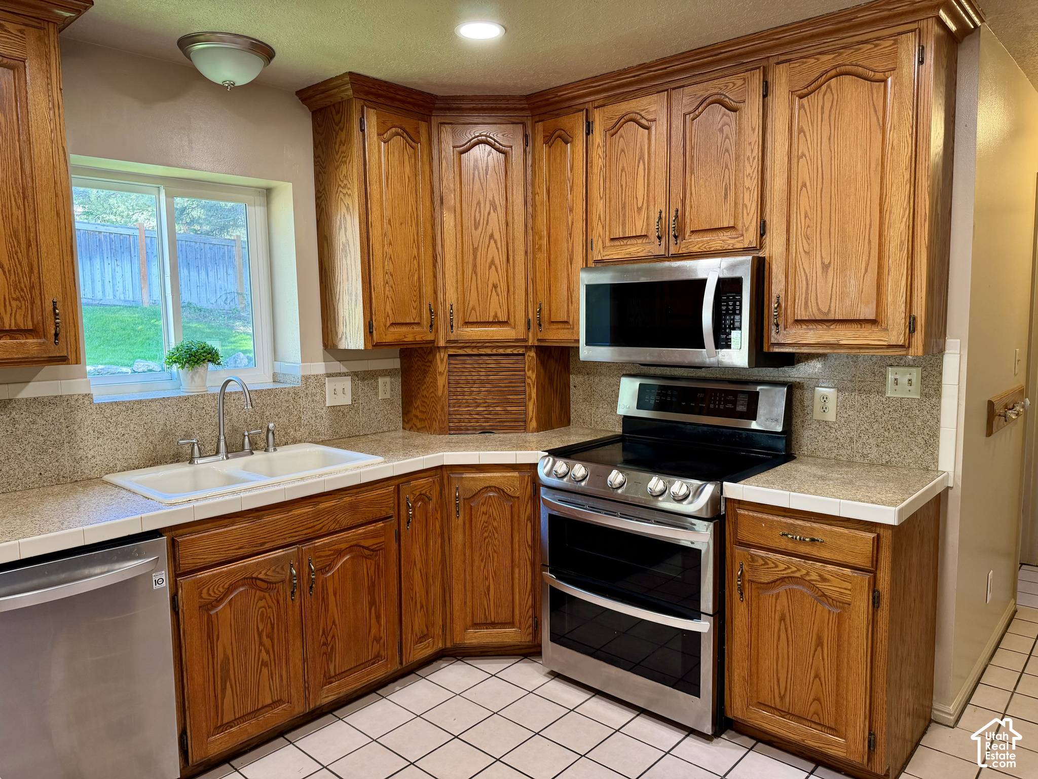 main property photo 16