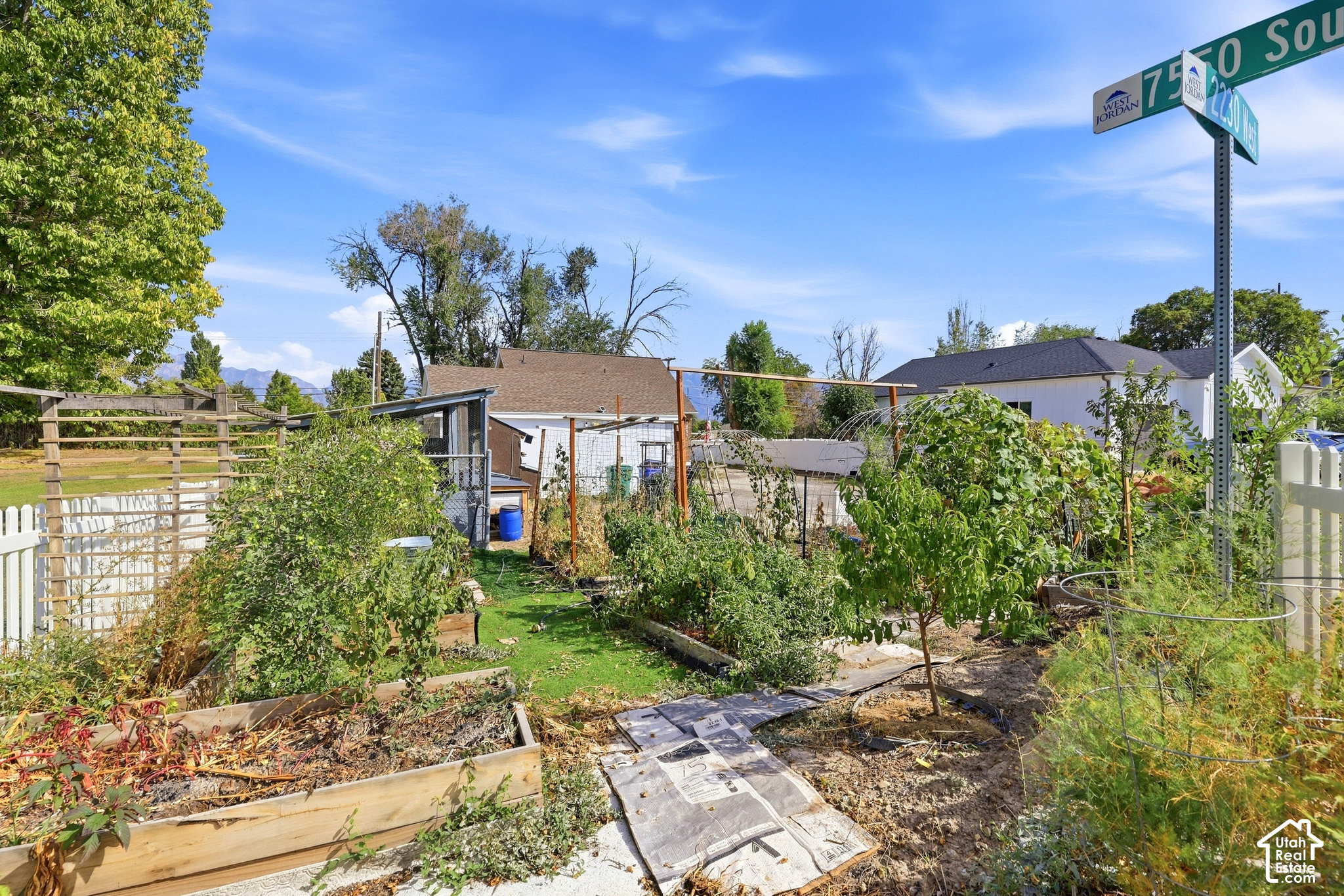 main property photo 33