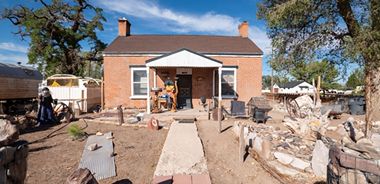 image of property with 2 Bed | 1 Bath | 864 Sqft