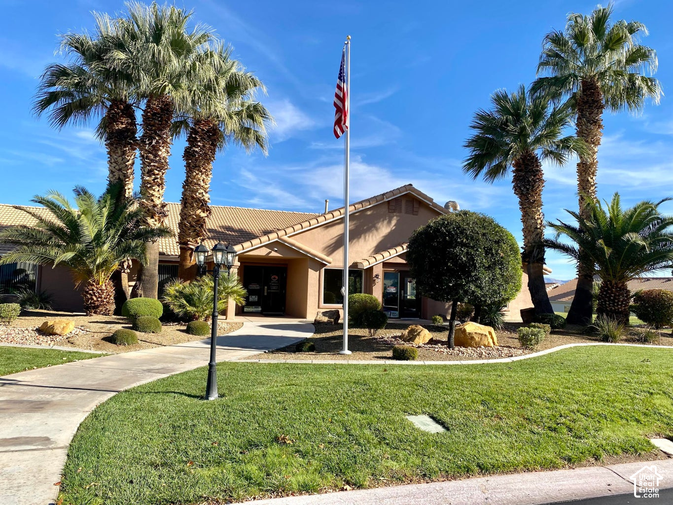 main property photo 28