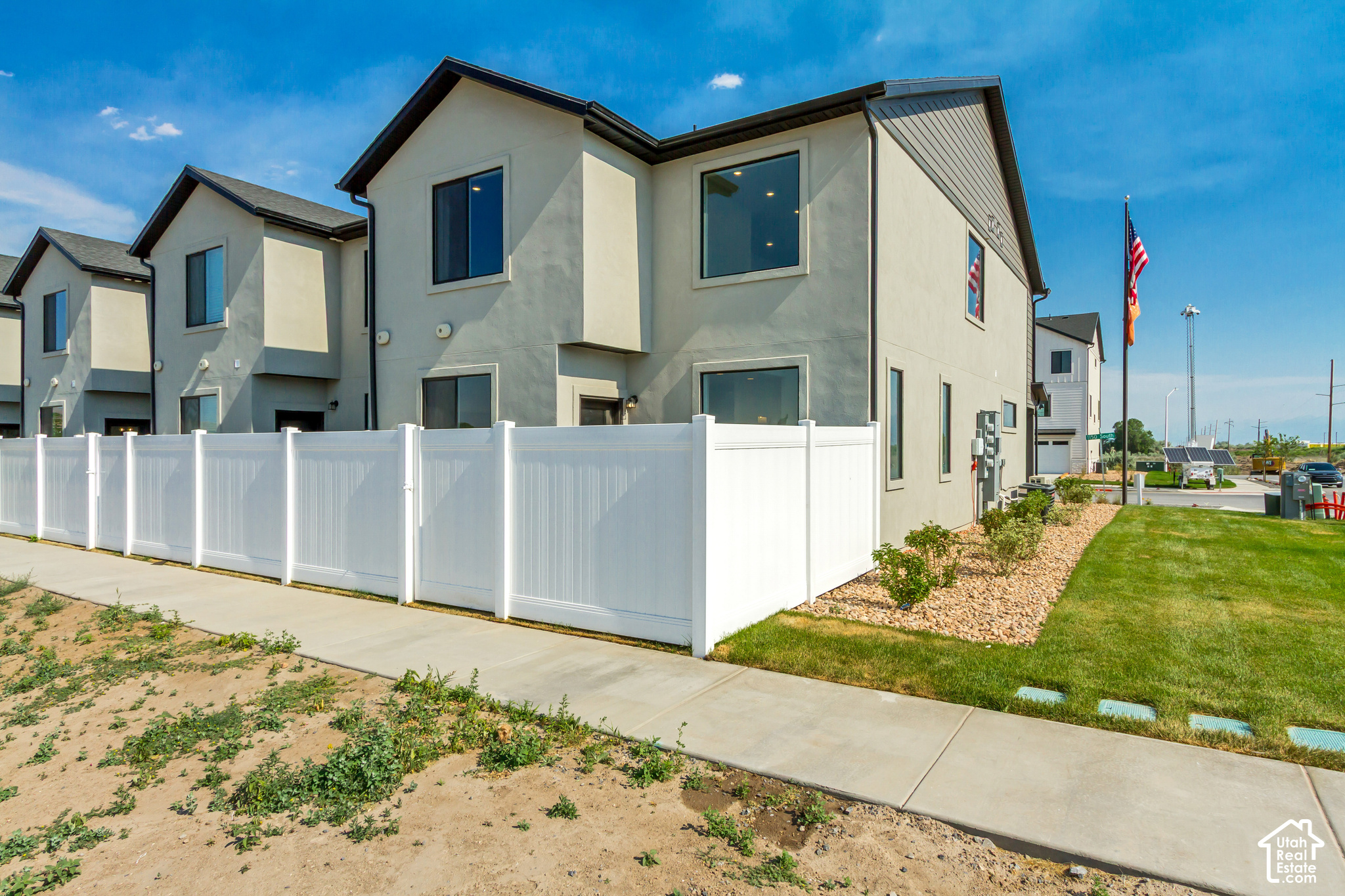 main property photo 37