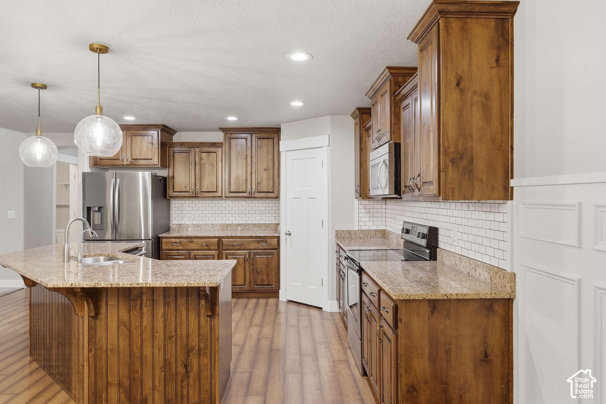 main property photo 9