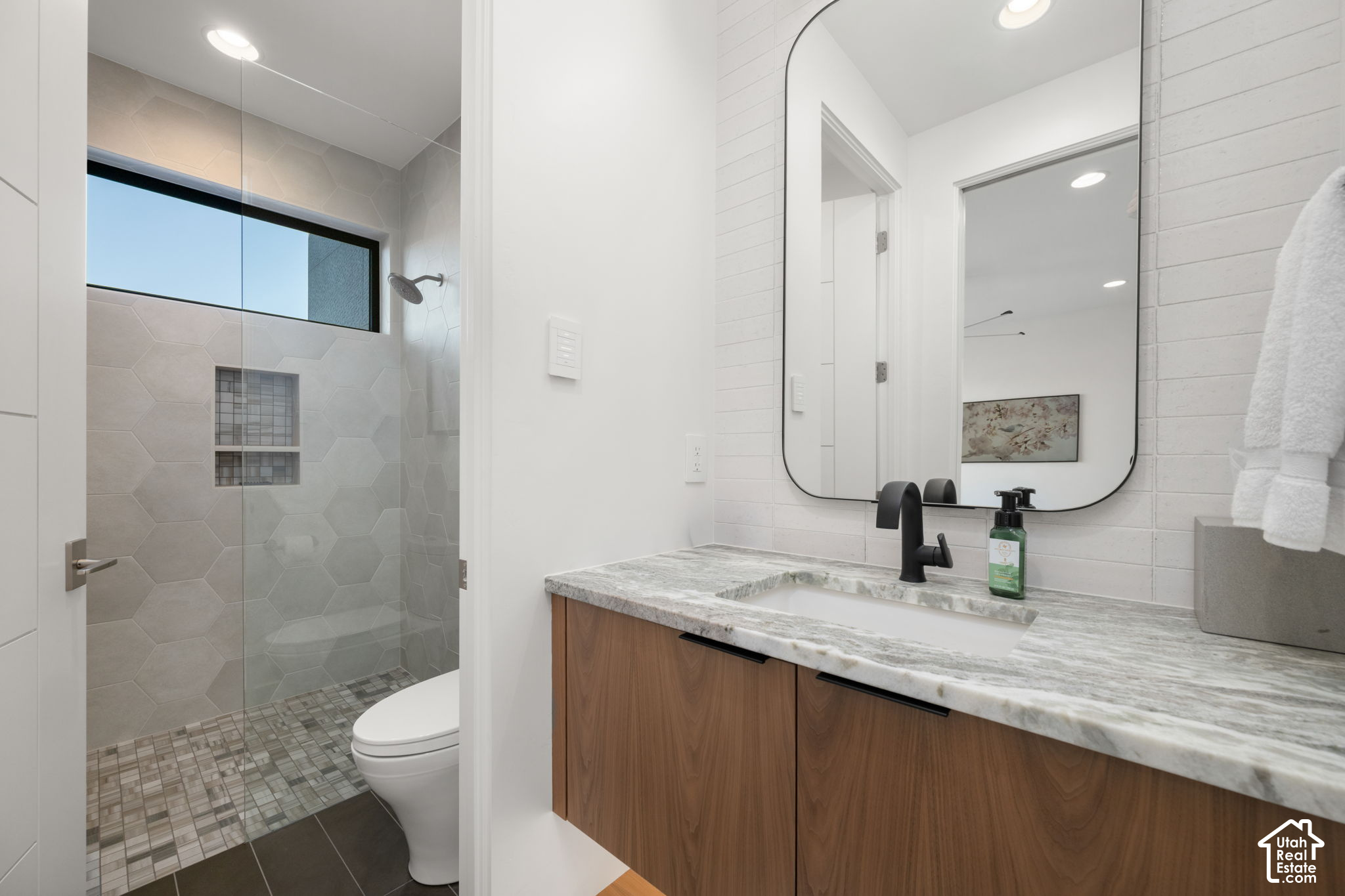 main property photo 79