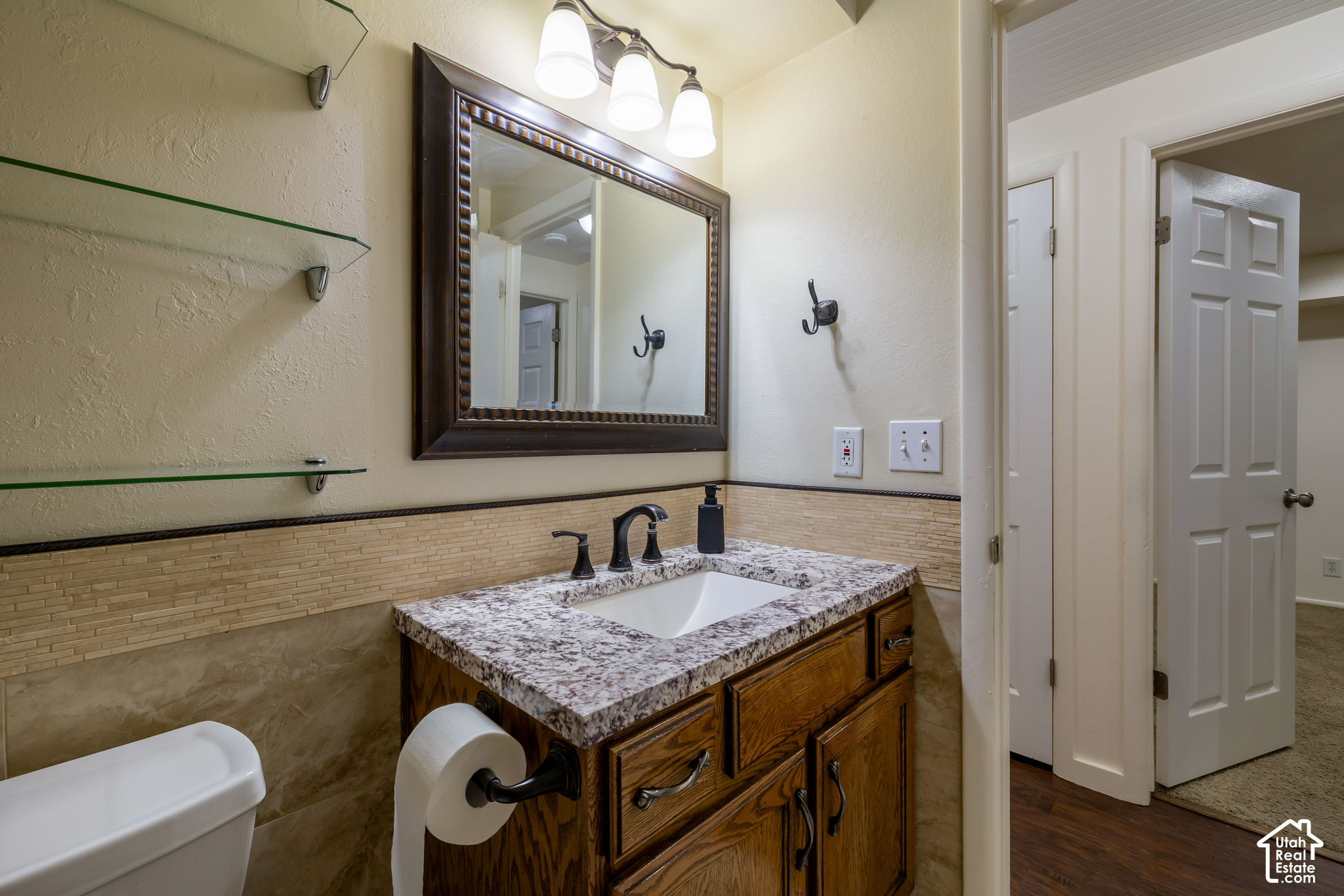 main property photo 16