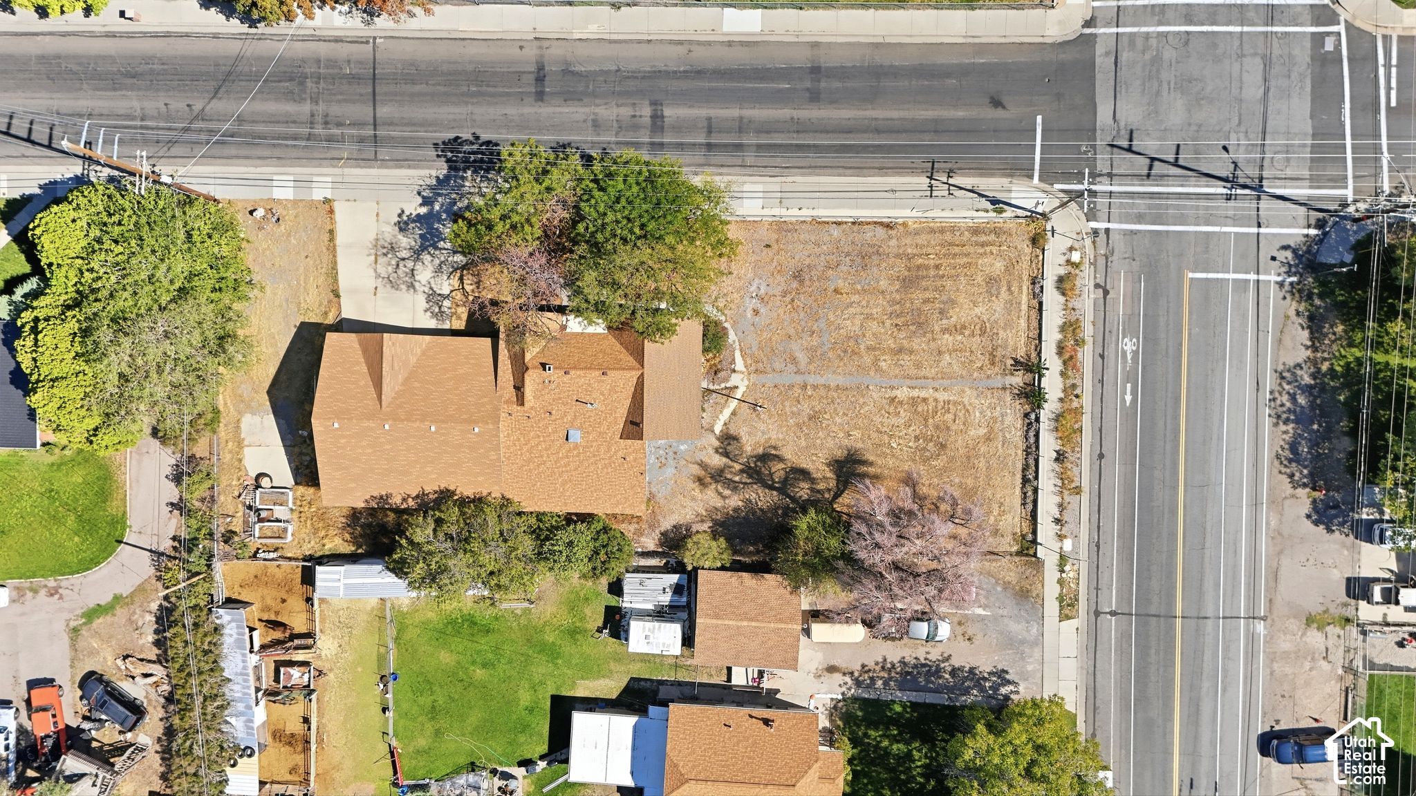 main property photo 37