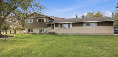 image of property with 5 Bed | 2 Bath | 2,643 Sqft