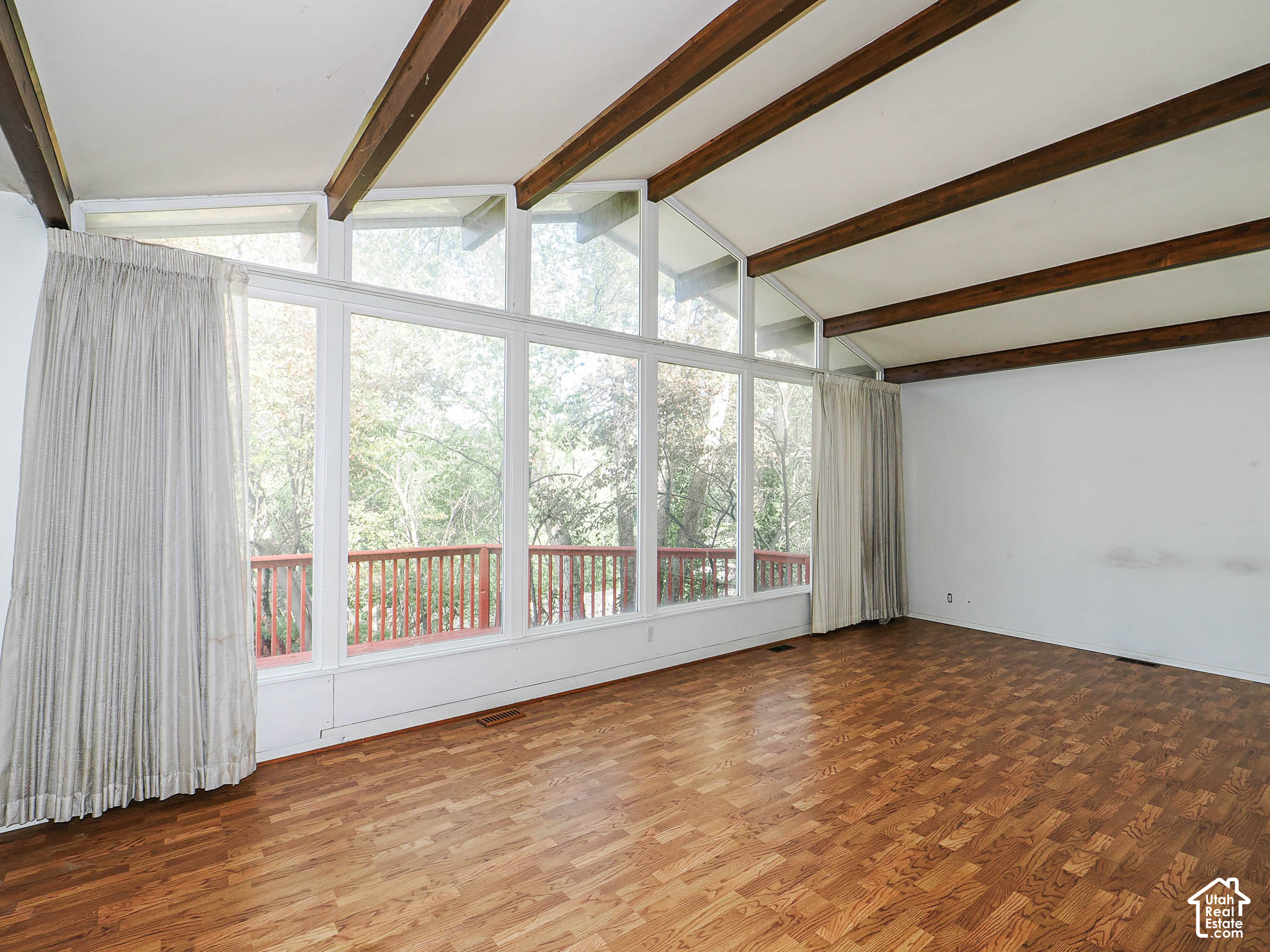 property viewer photo 26