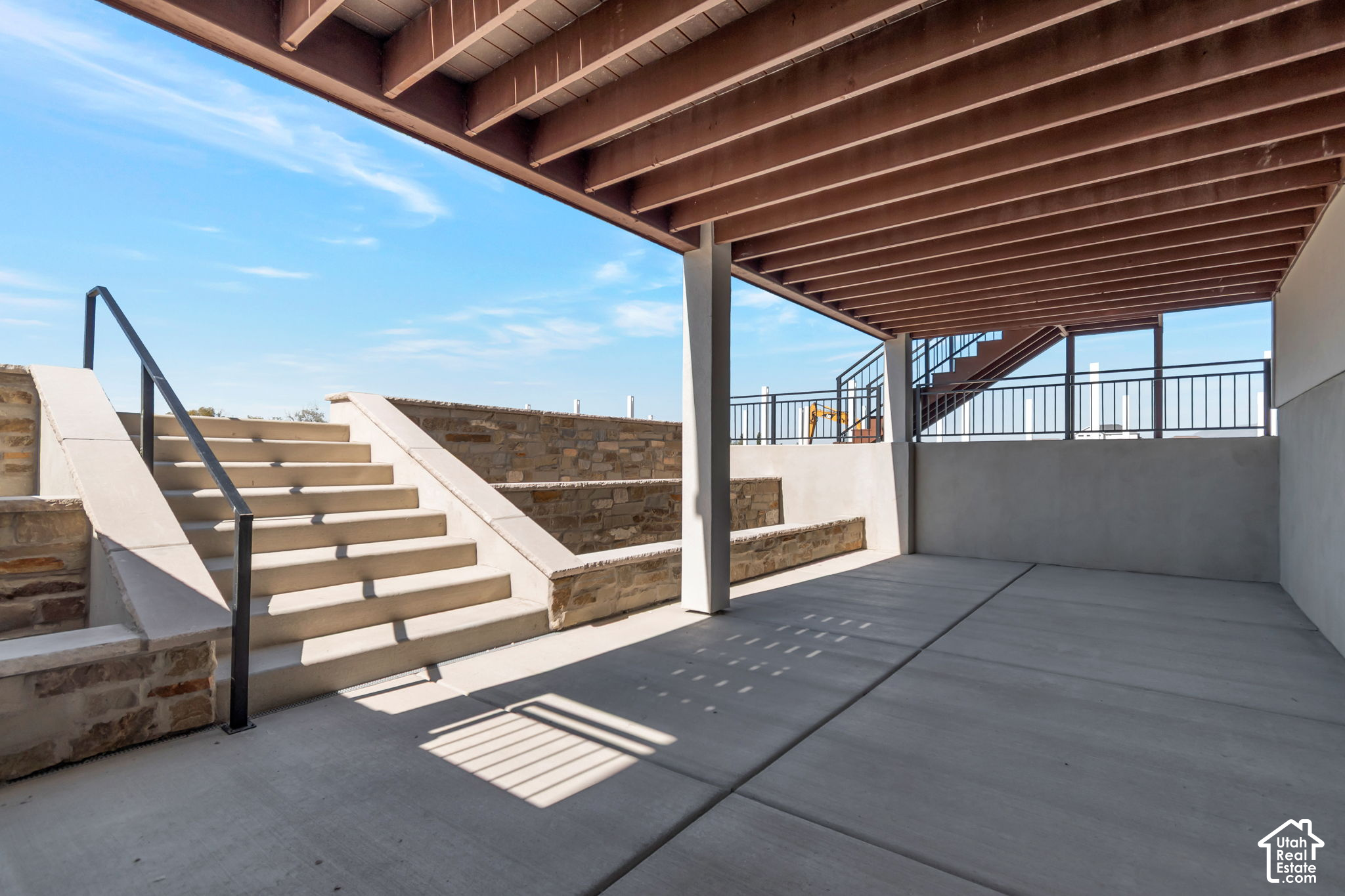 main property photo 36