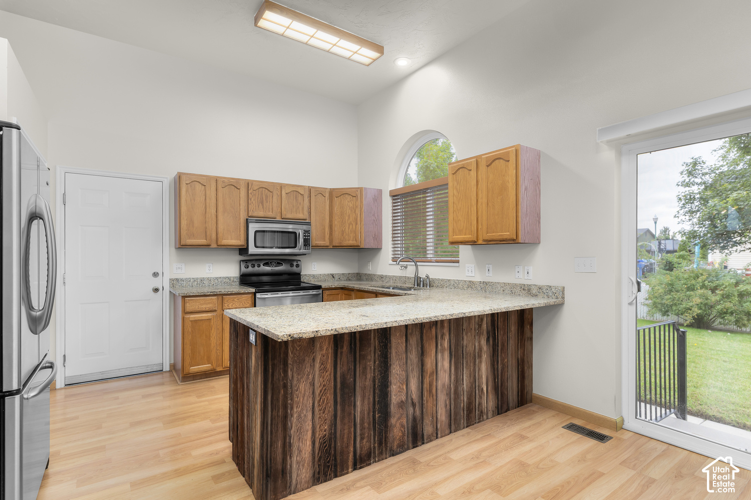 main property photo 5