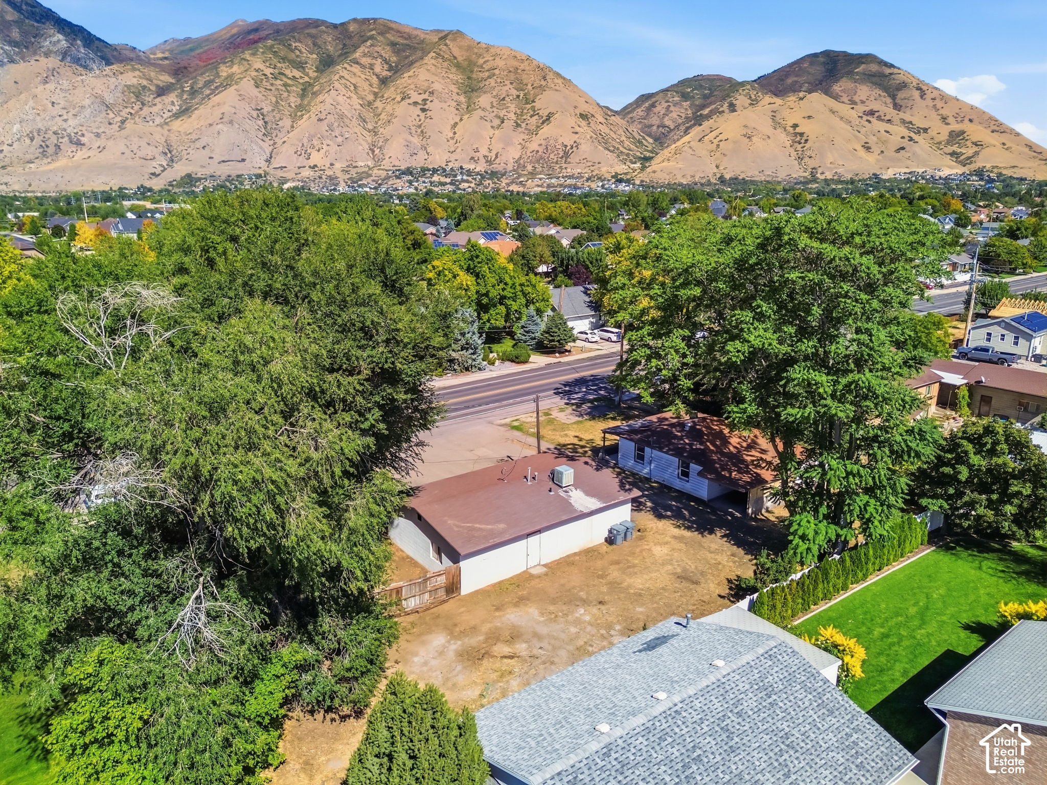 main property photo 34