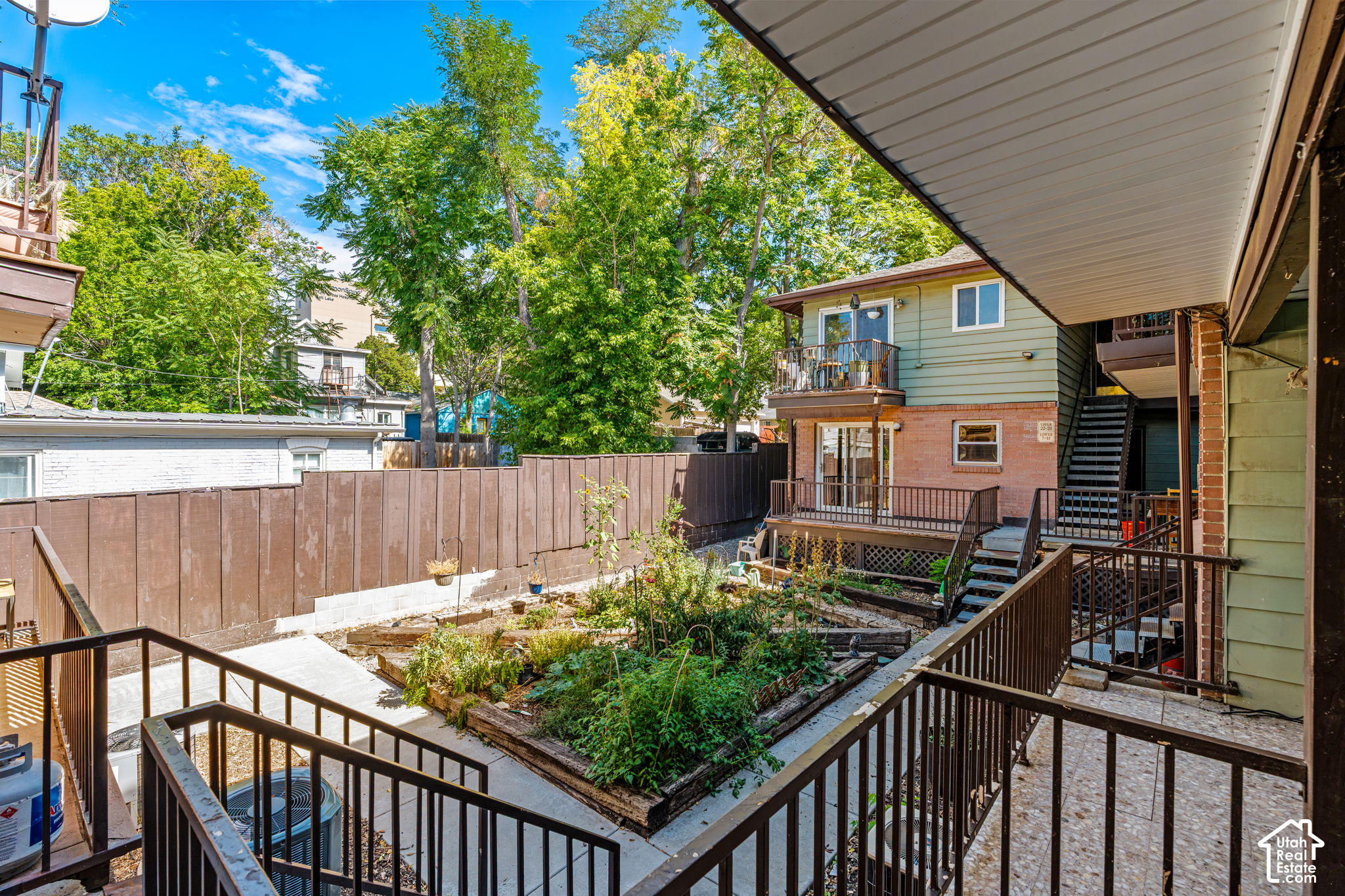 main property photo 30