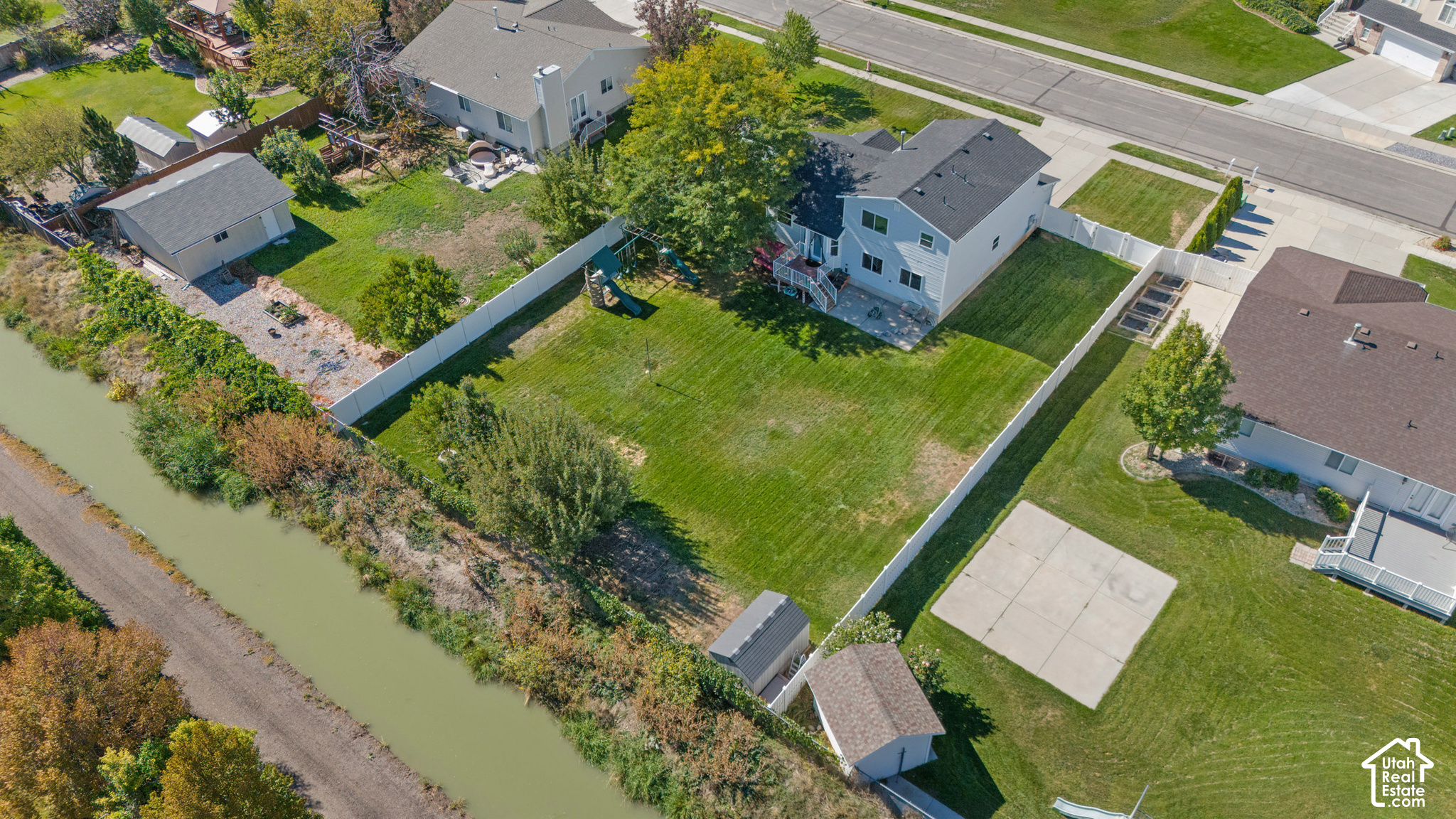main property photo 32