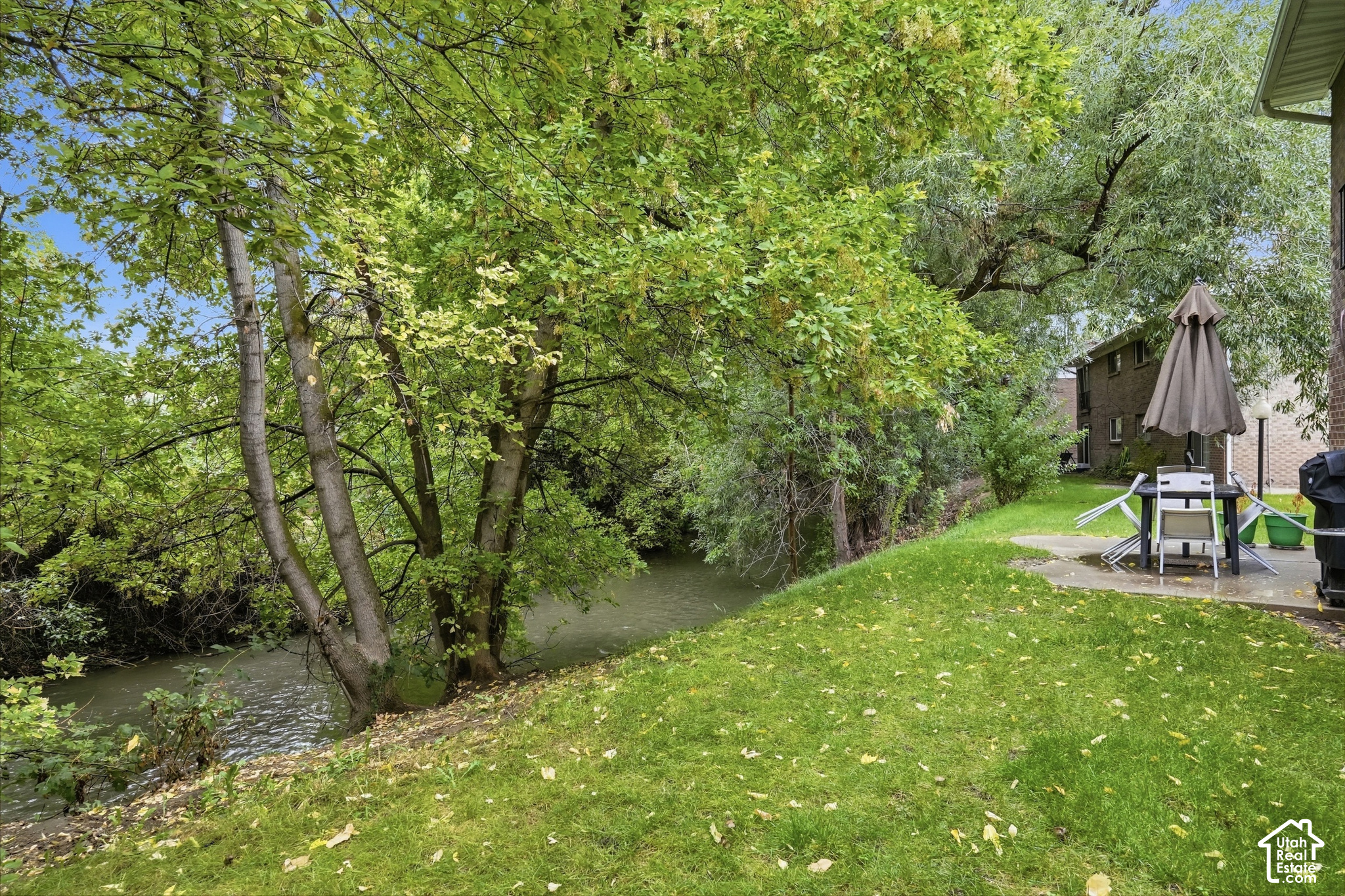 main property photo 28