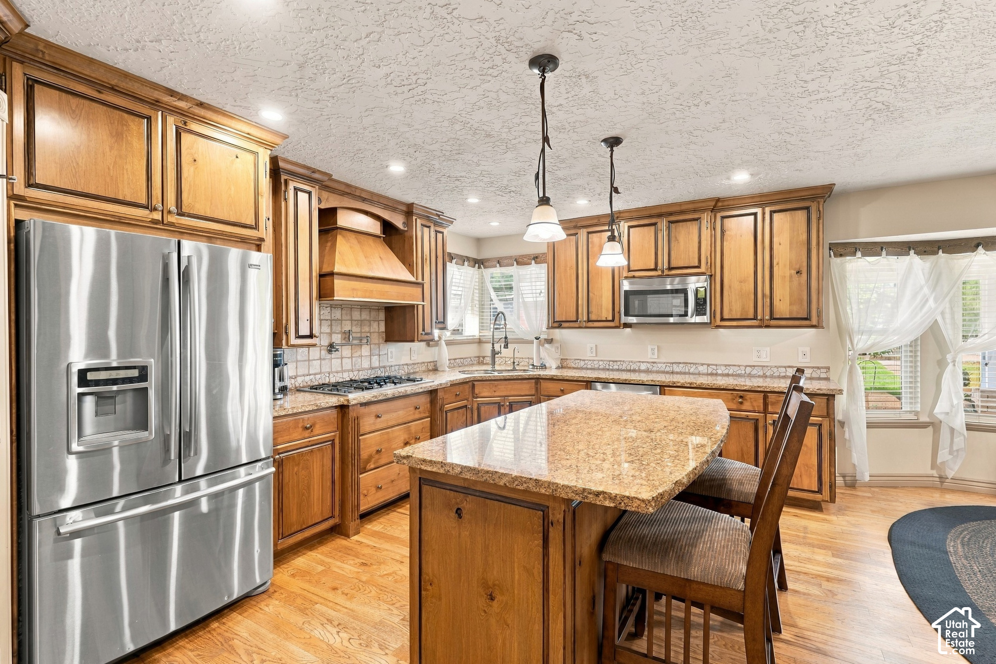 main property photo 28