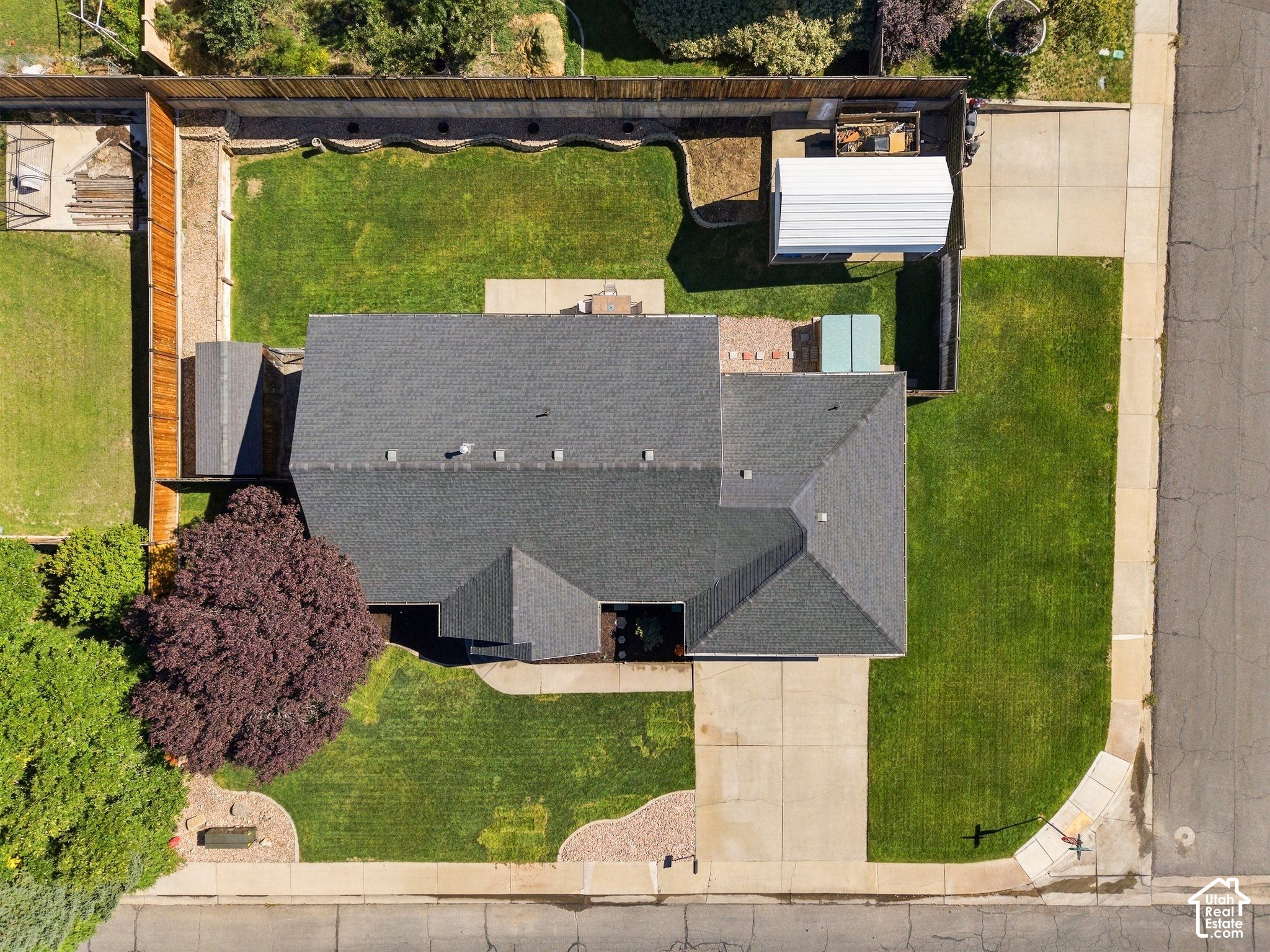 main property photo 32