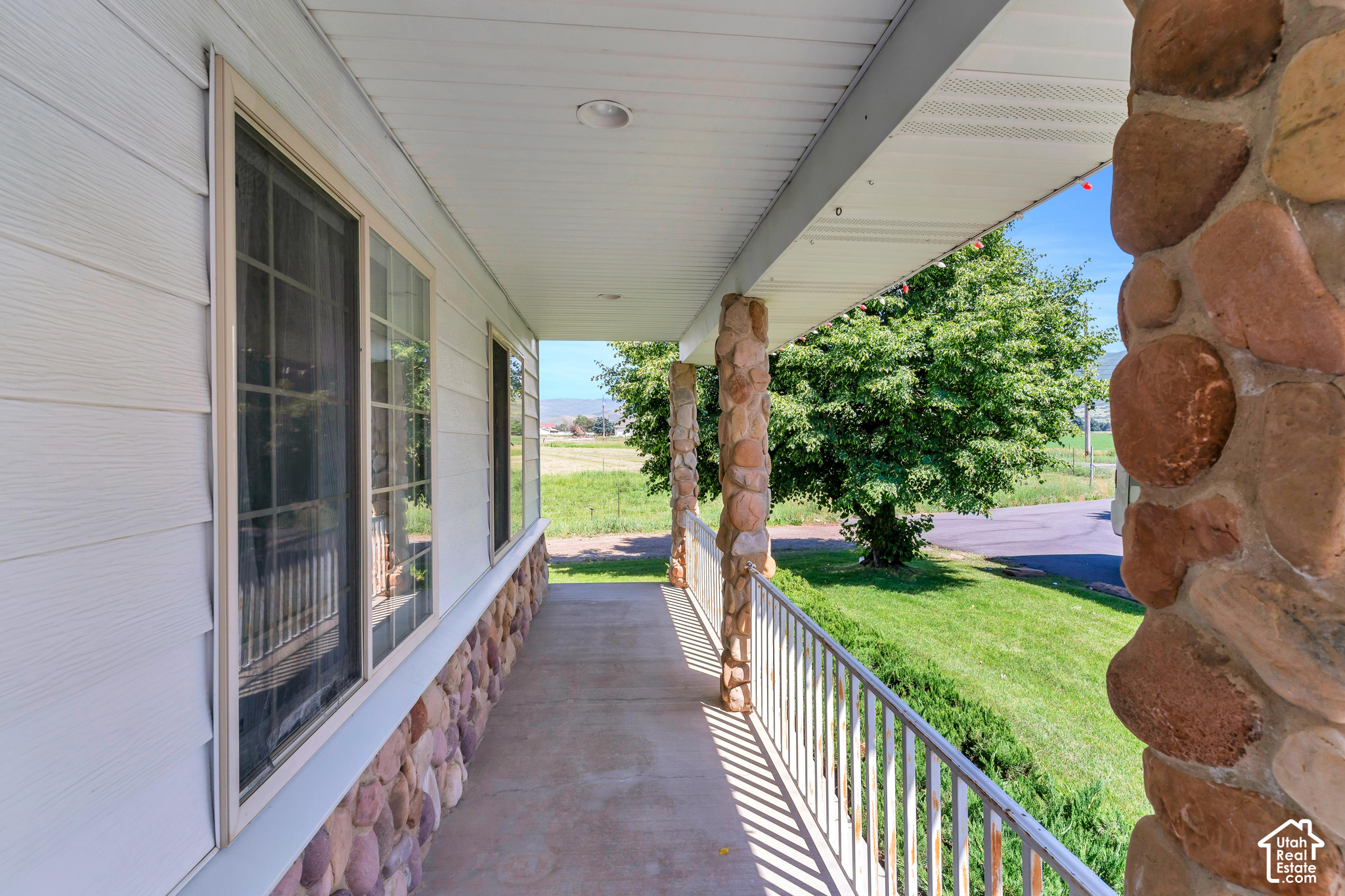 main property photo 4