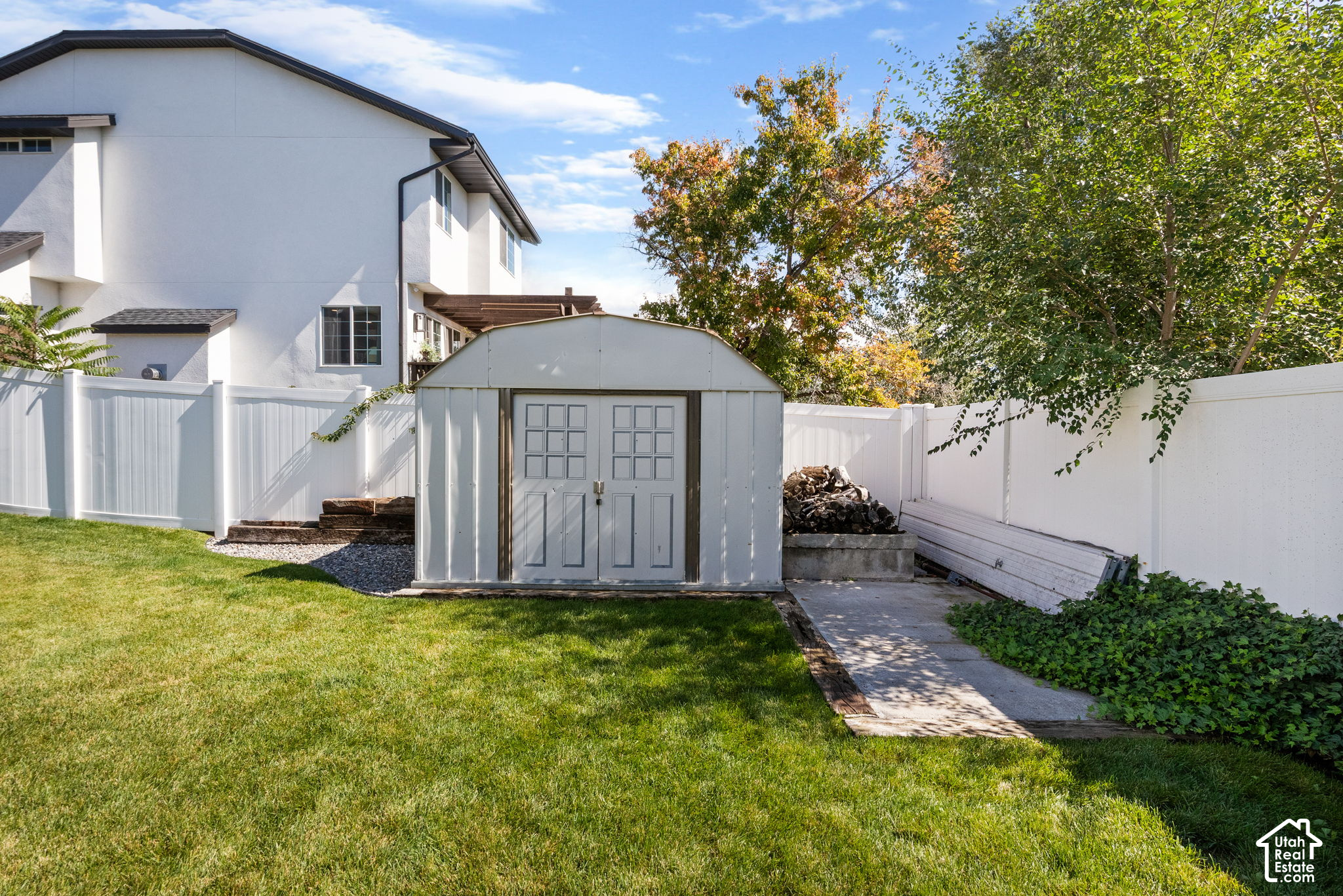main property photo 37