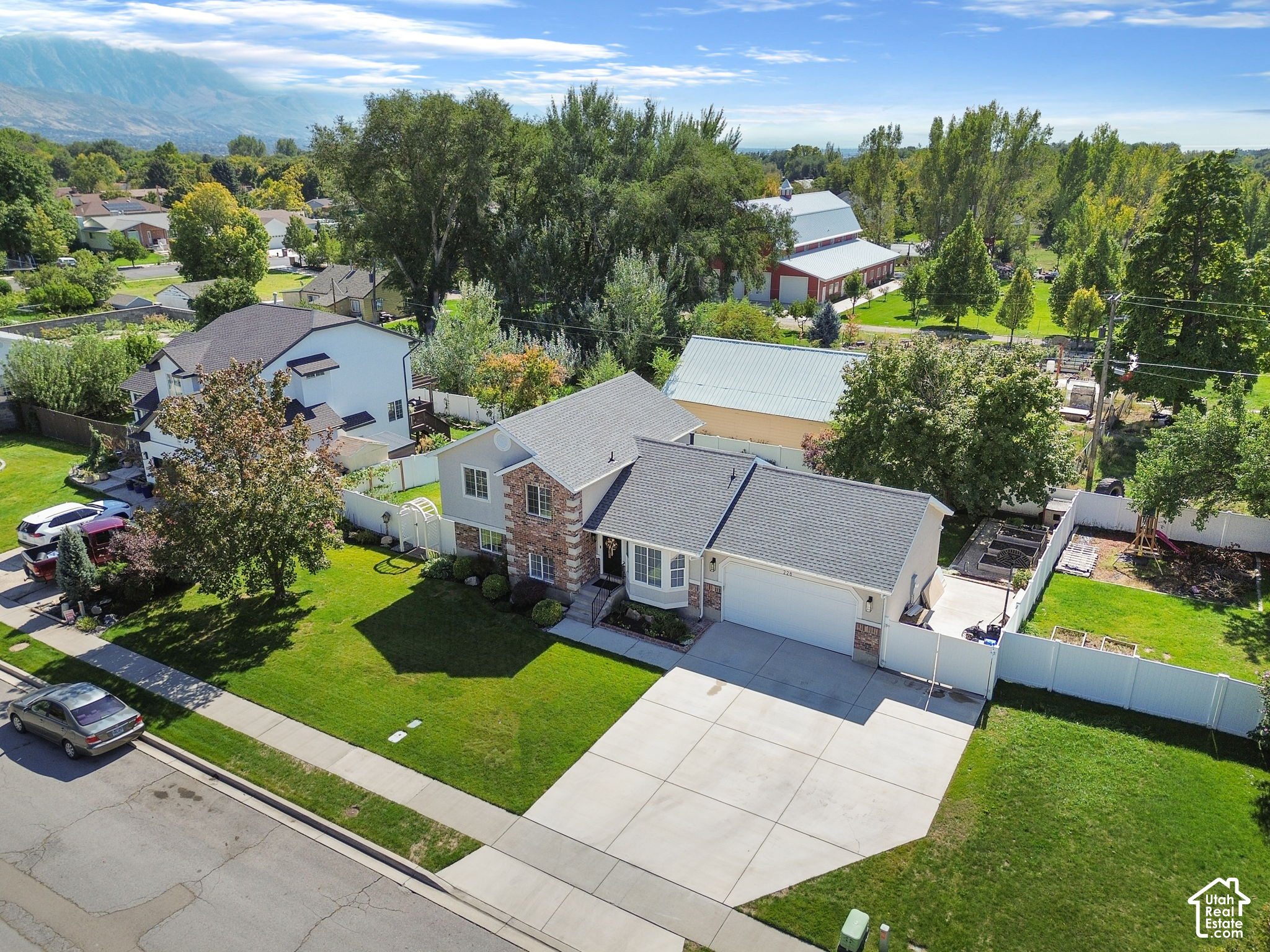 main property photo 40